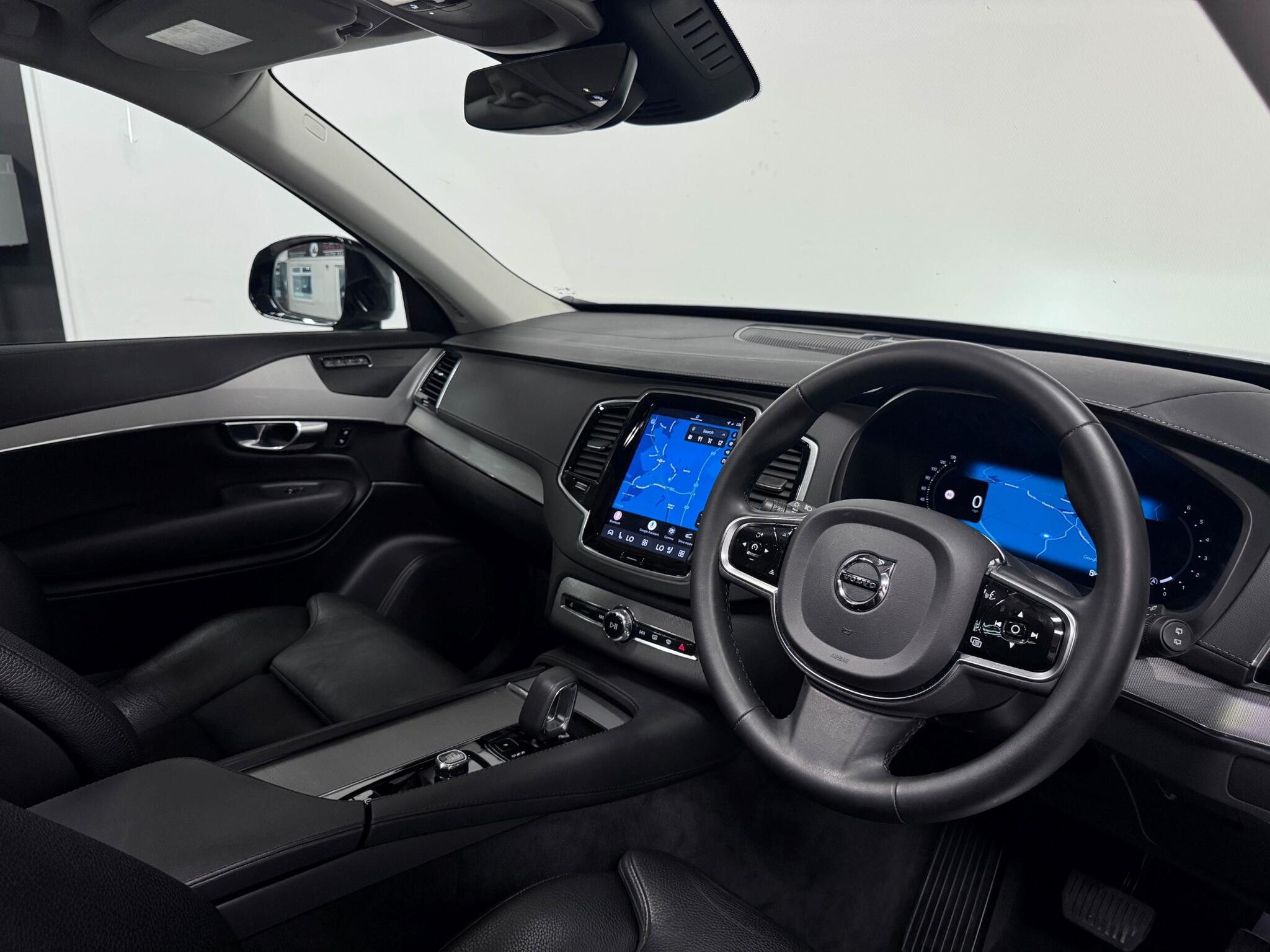Volvo XC90 view 38