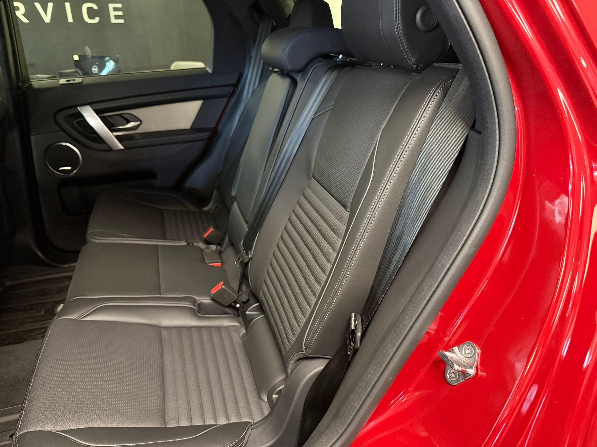 Land Rover Discovery Sport view 5