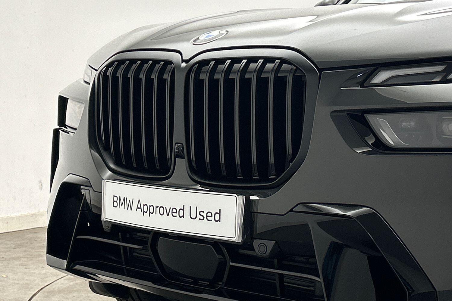 BMW X7 view 32