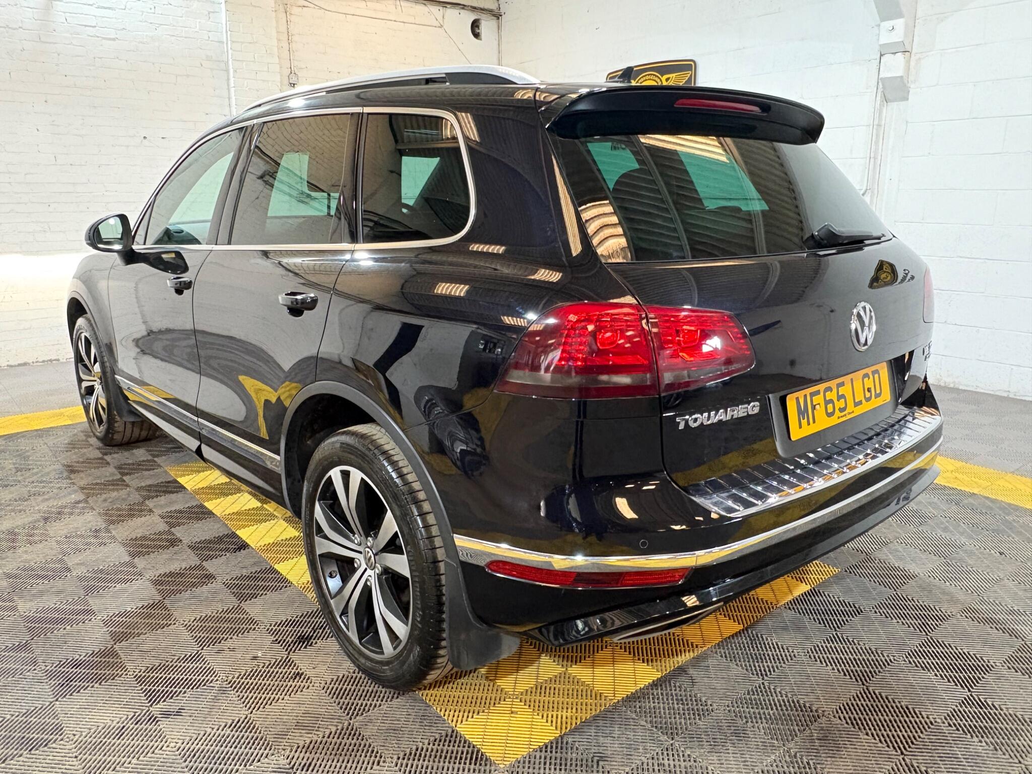 Volkswagen Touareg view 2