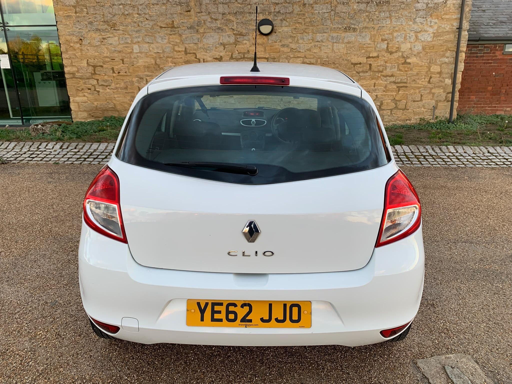 Renault Clio - Image 14