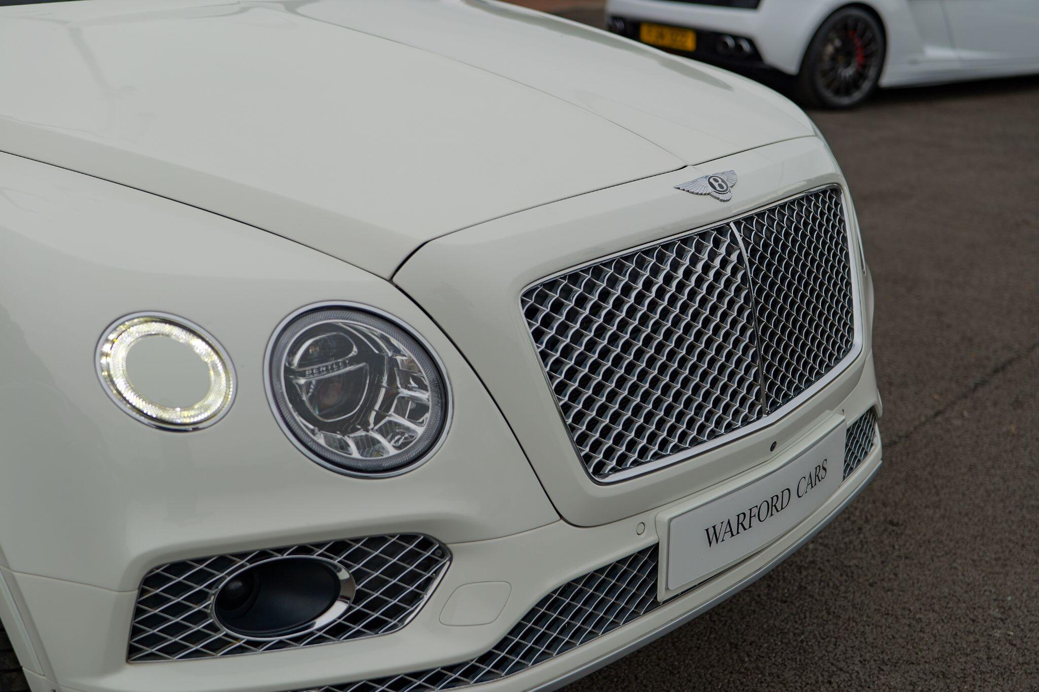 Bentley Bentayga view 8