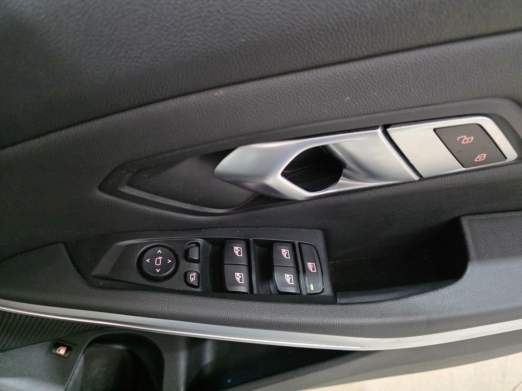 BMW 3 Series view 16