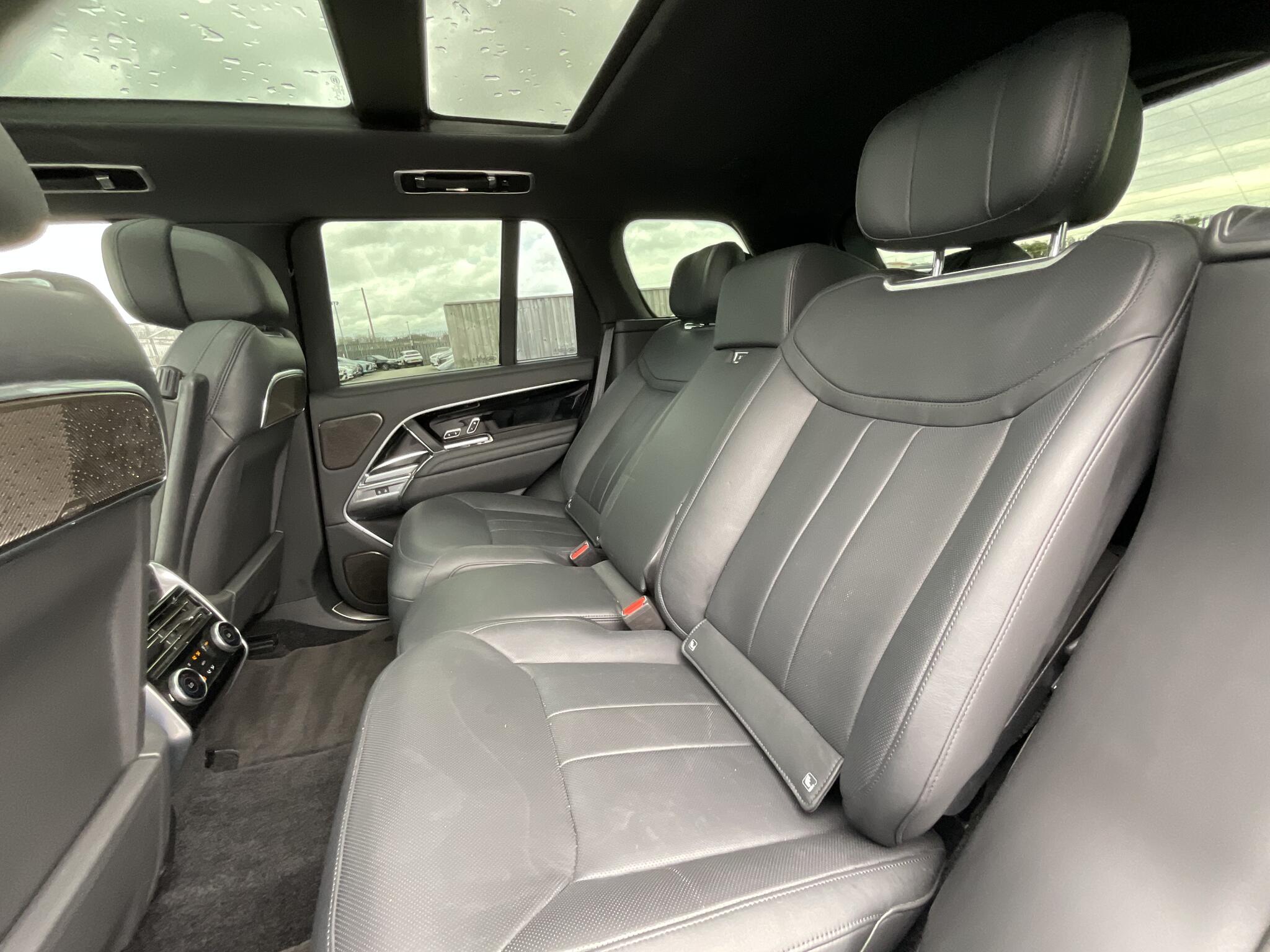 Land Rover Range Rover view 14