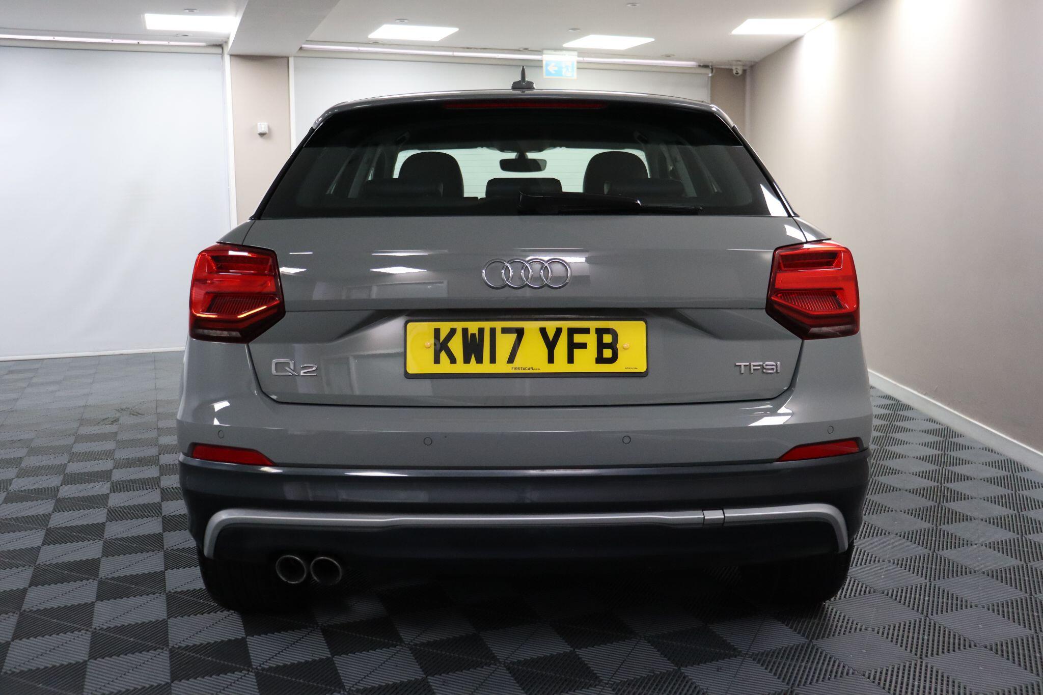 Audi Q2 view 8