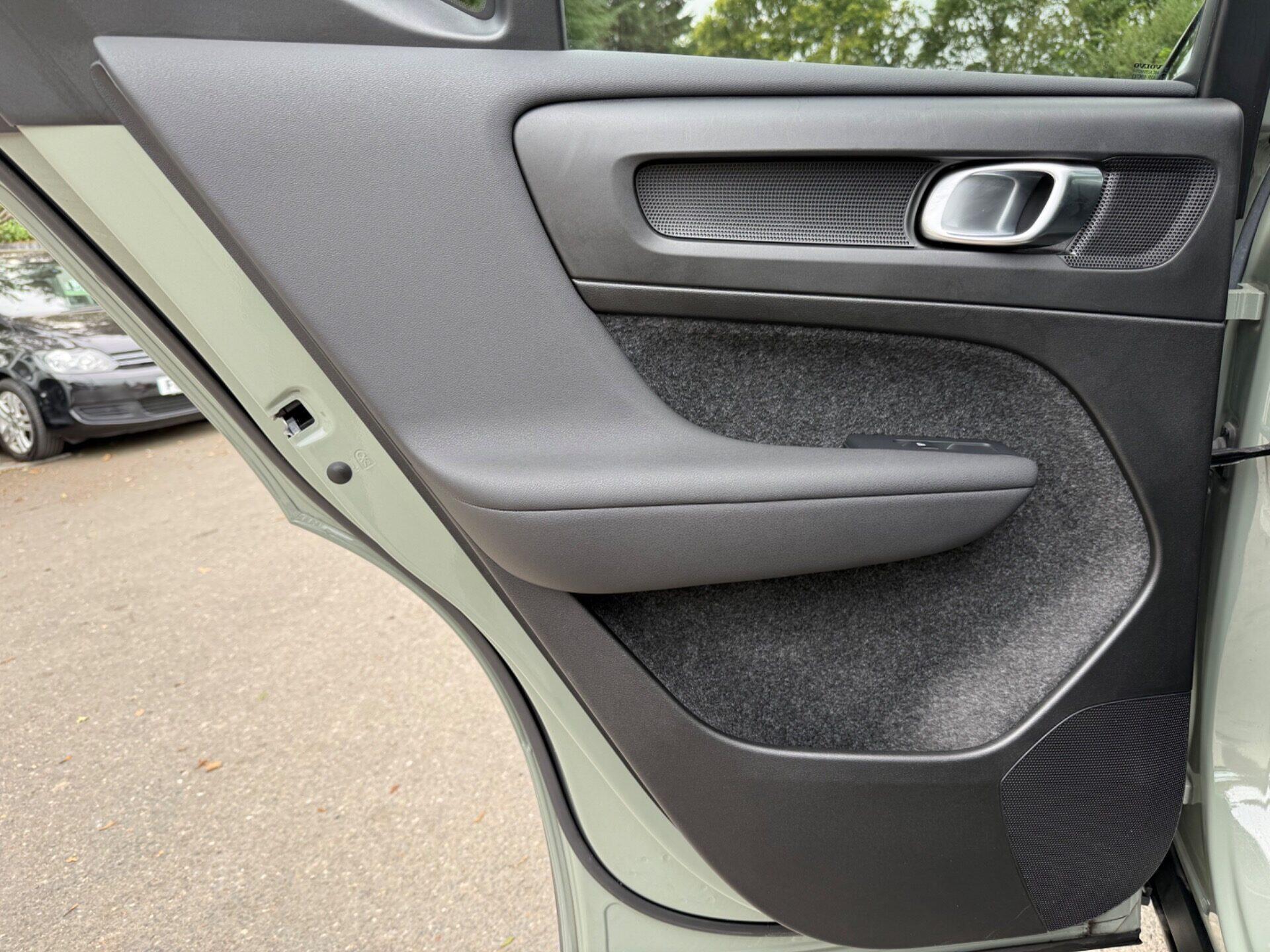 Volvo XC40 view 33