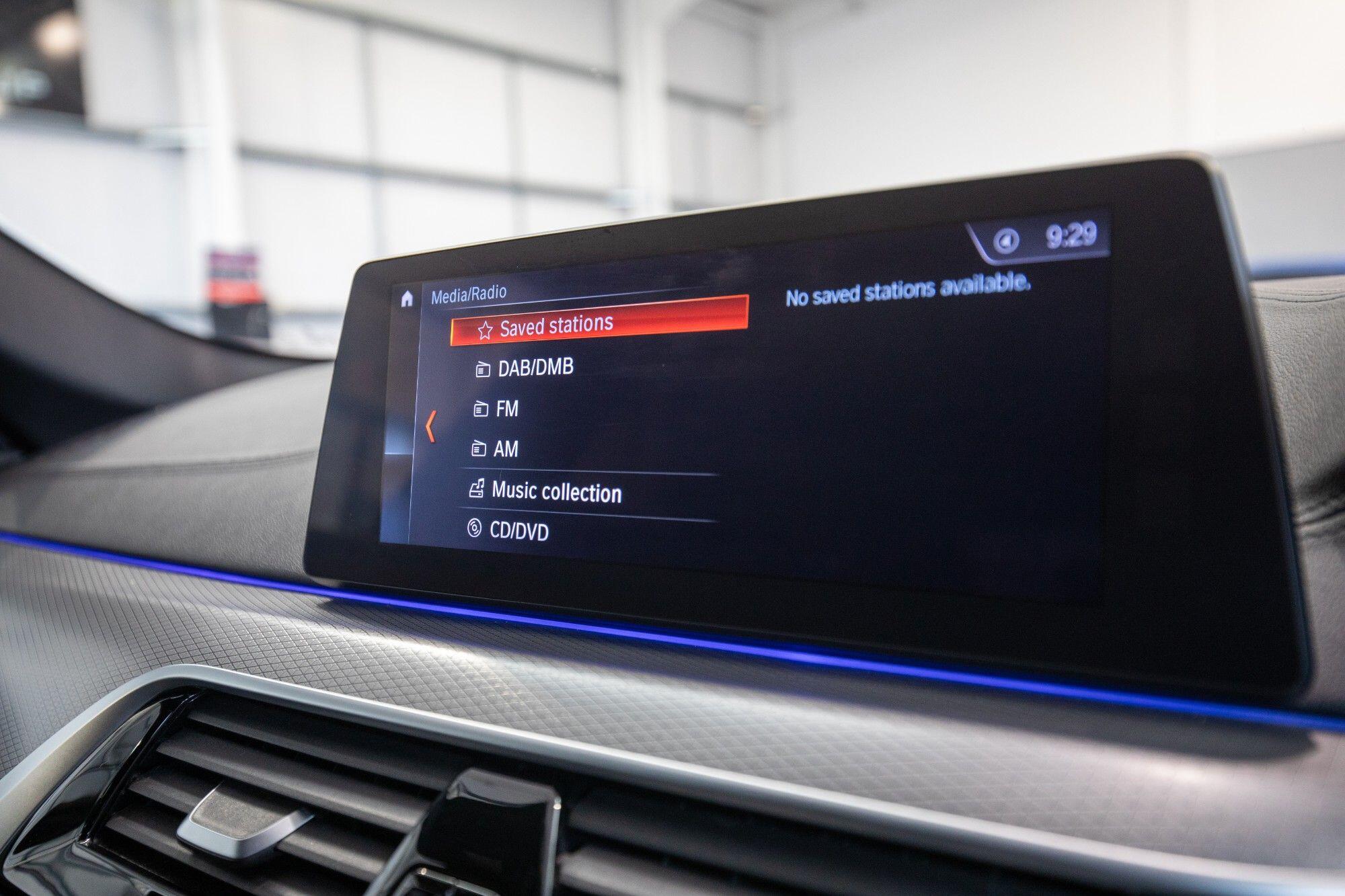 BMW 5 Series view 19