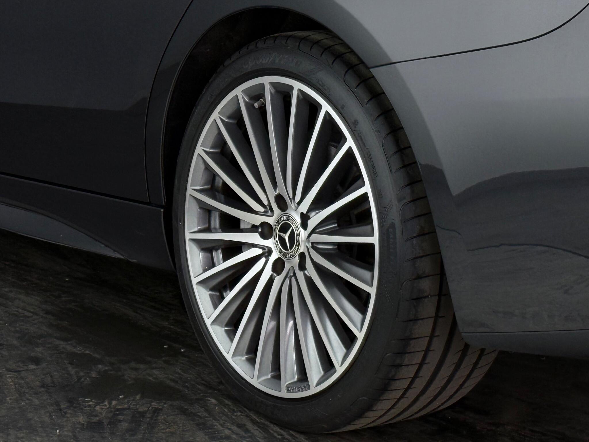 Mercedes-Benz C-Class view 8