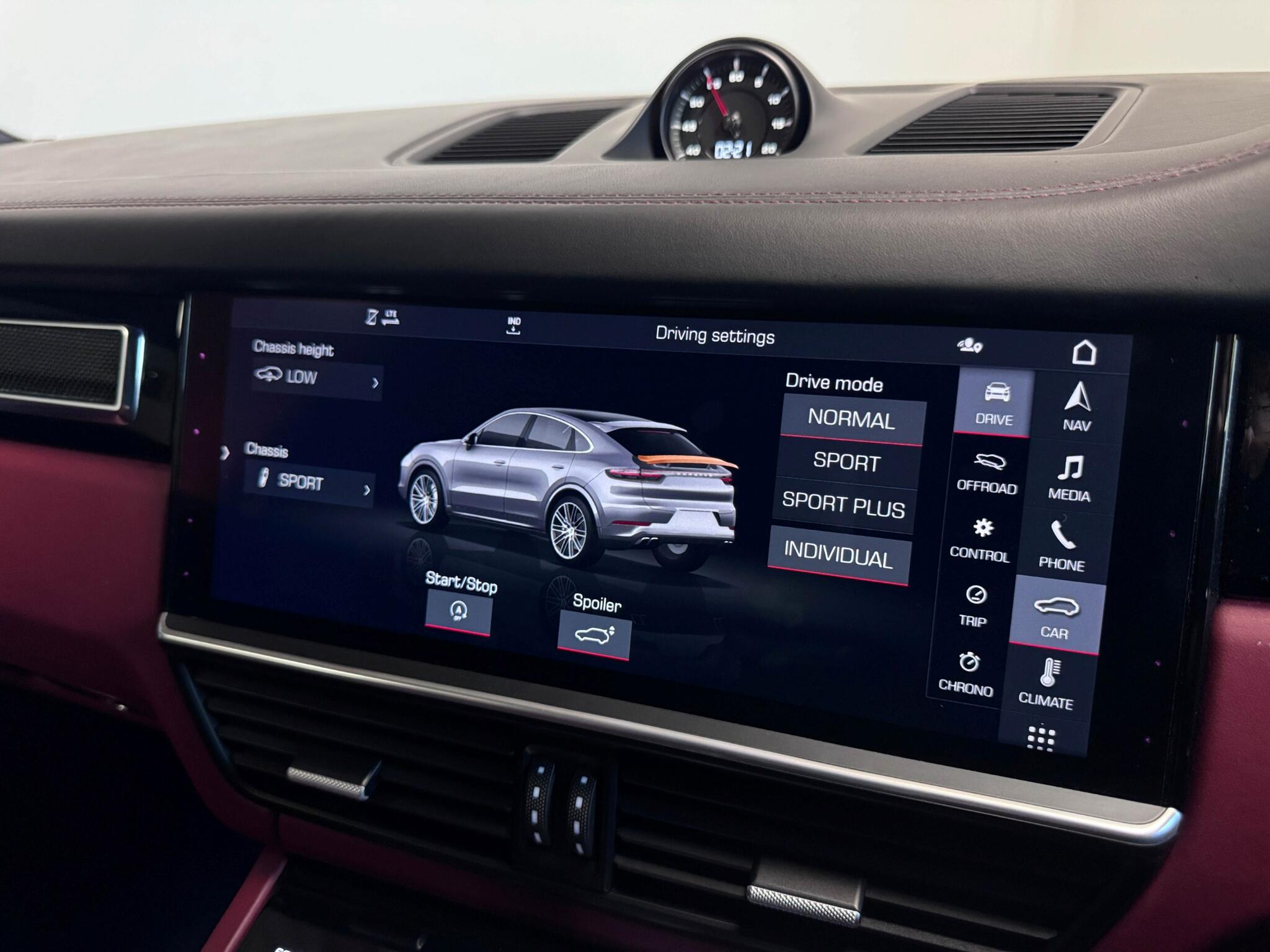 Porsche Cayenne view 52