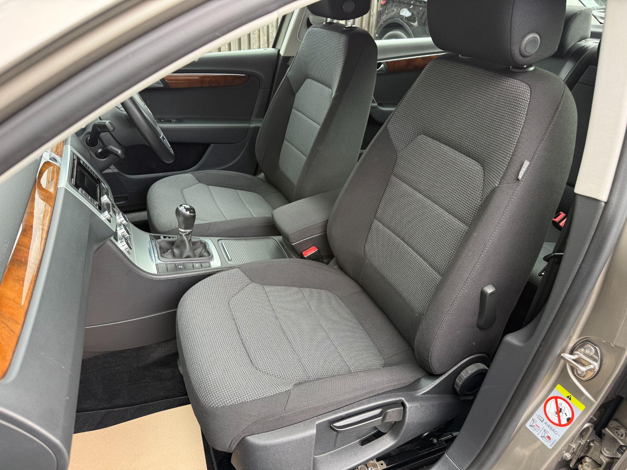 Volkswagen Passat view 20