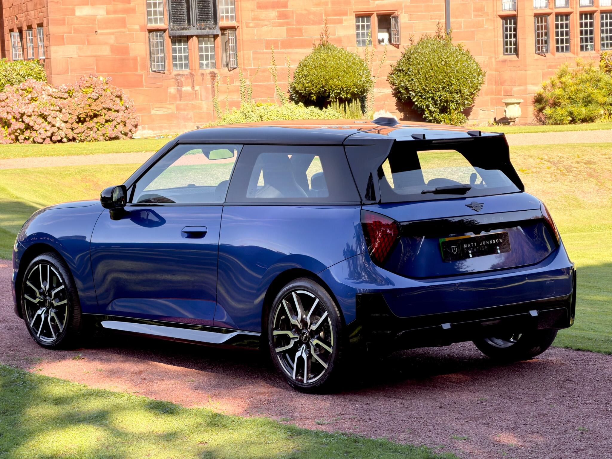 Mini Hatch view 10