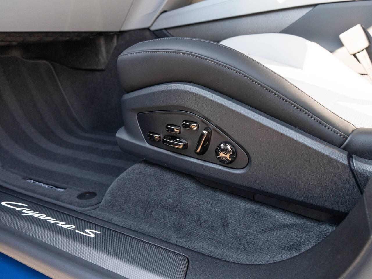 Porsche Cayenne view 50