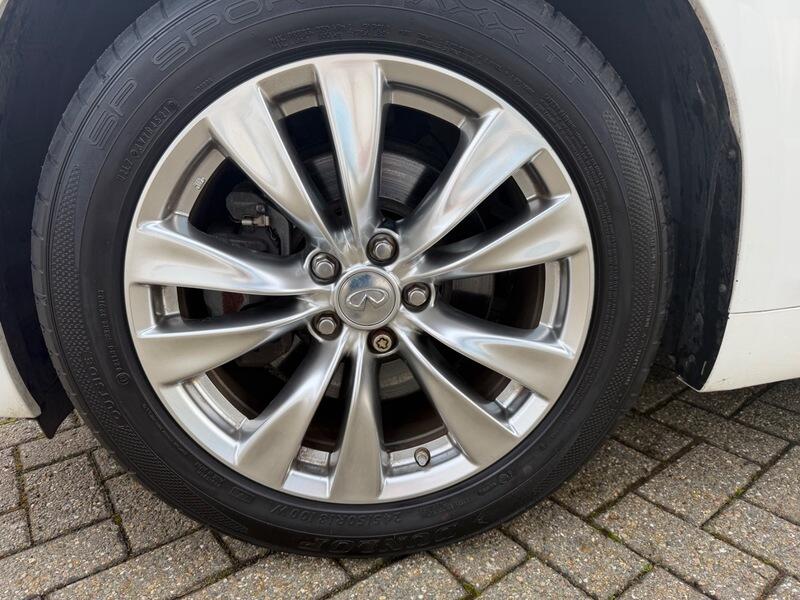 2012 Infiniti M 3.5 35h V6 GT Premium Auto Euro 5 (s/s) 4dr • 7,481 miles image 34
