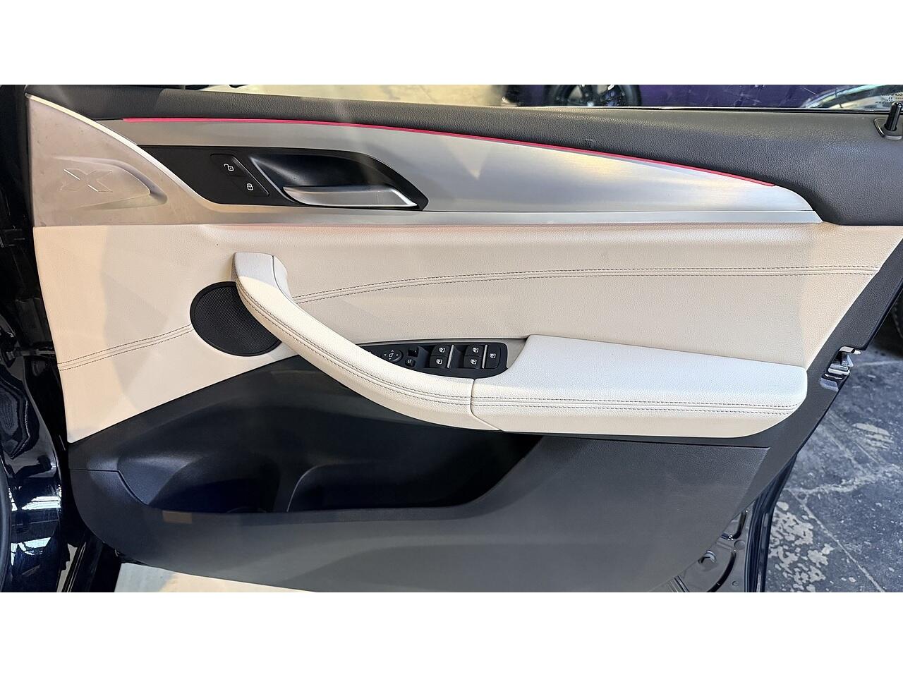 BMW X3 view 13