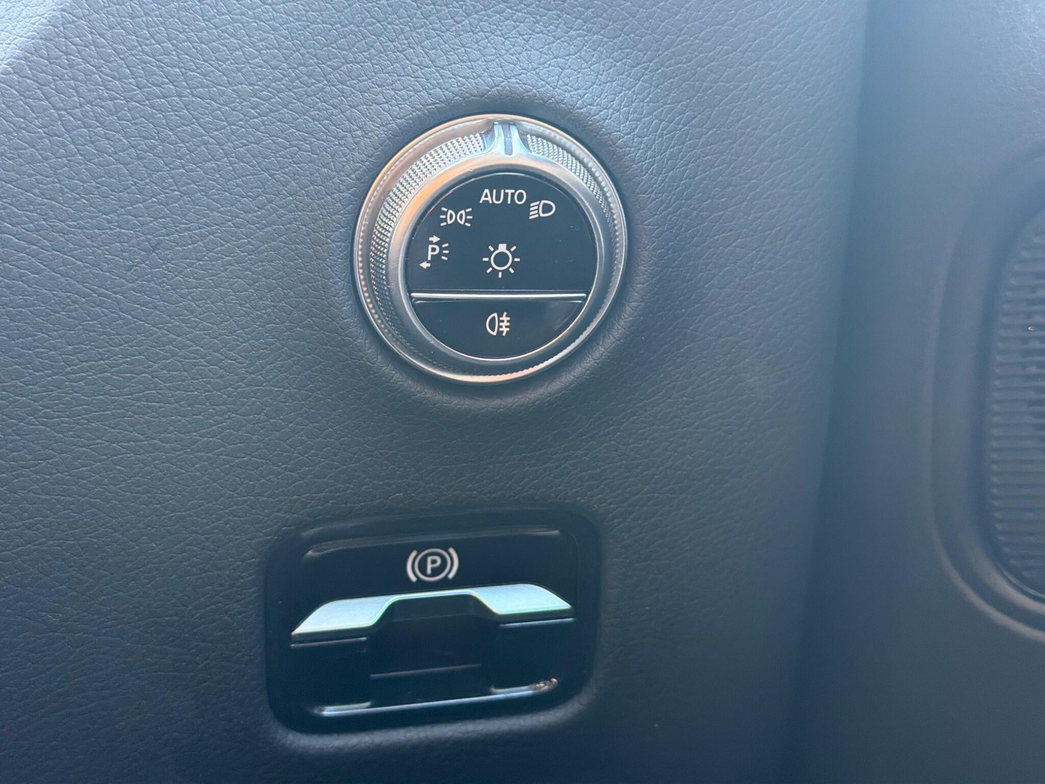 Mercedes-Benz GLC view 14