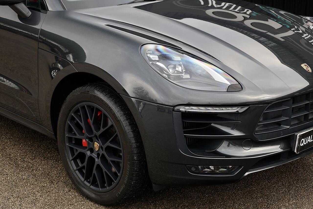 Porsche Macan view 20
