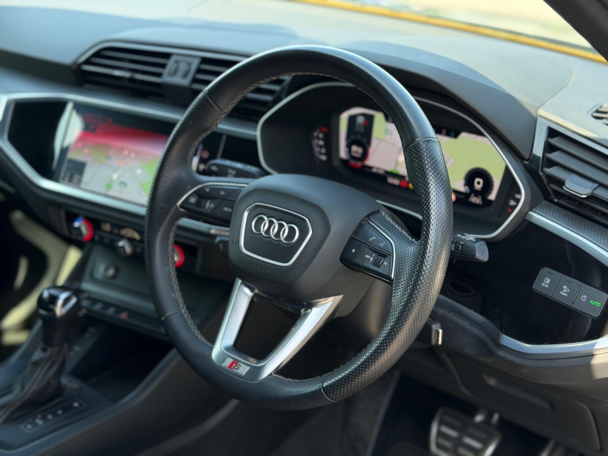Audi Audi Q3 view 32