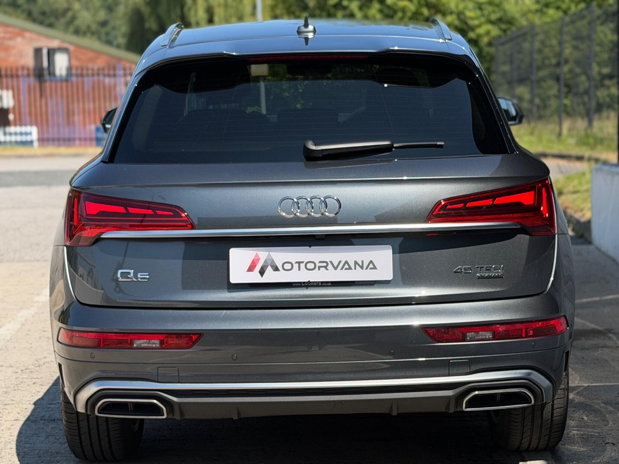 Audi Q5 view 13
