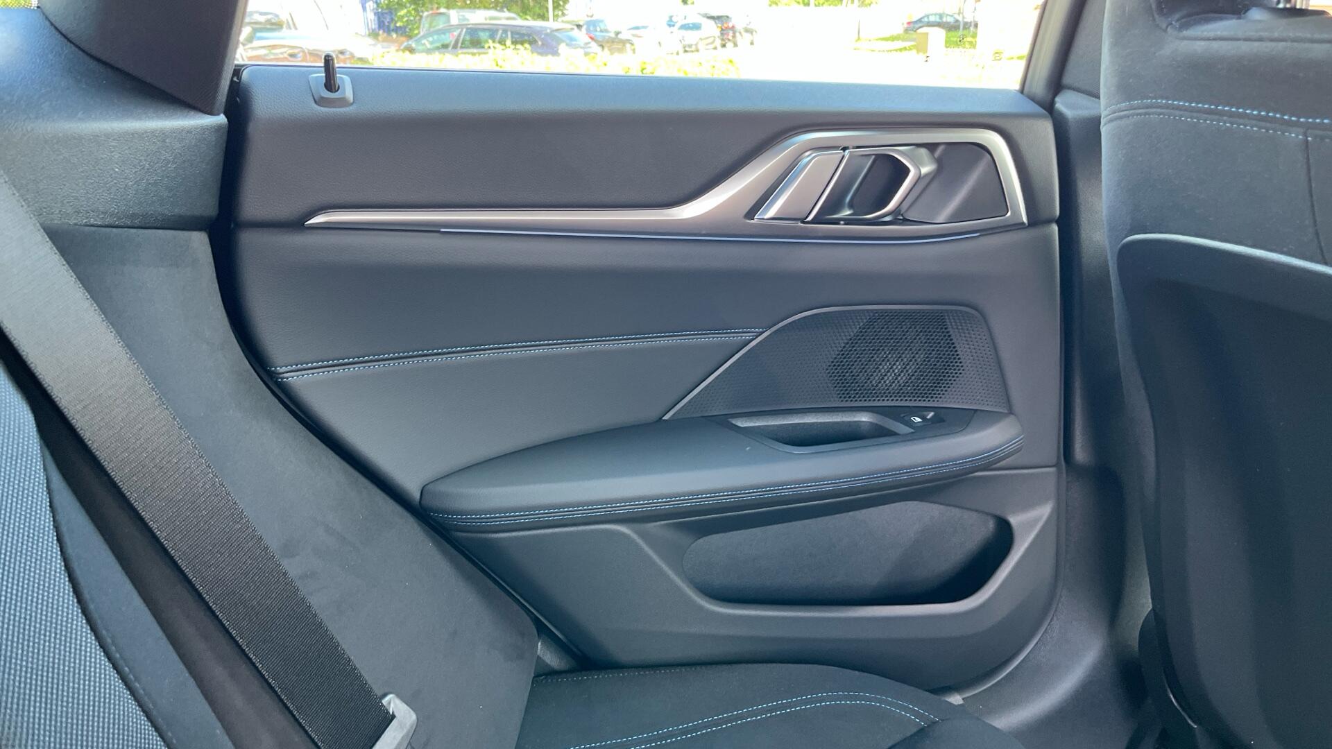 BMW i4 view 26