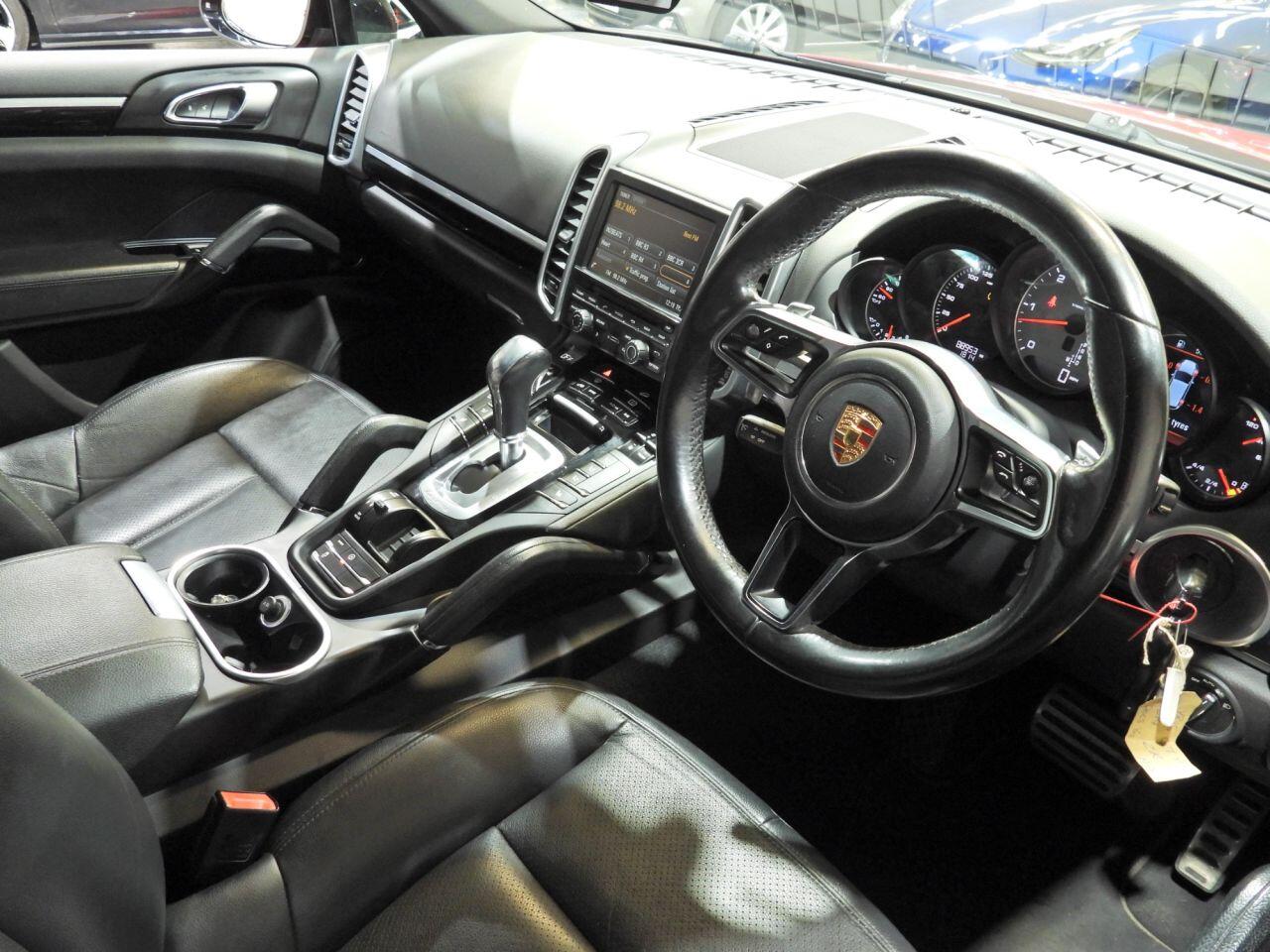 Porsche Cayenne view 4