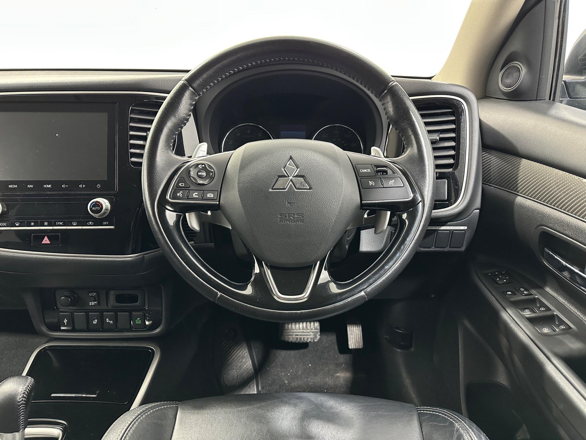 Mitsubishi Outlander view 13