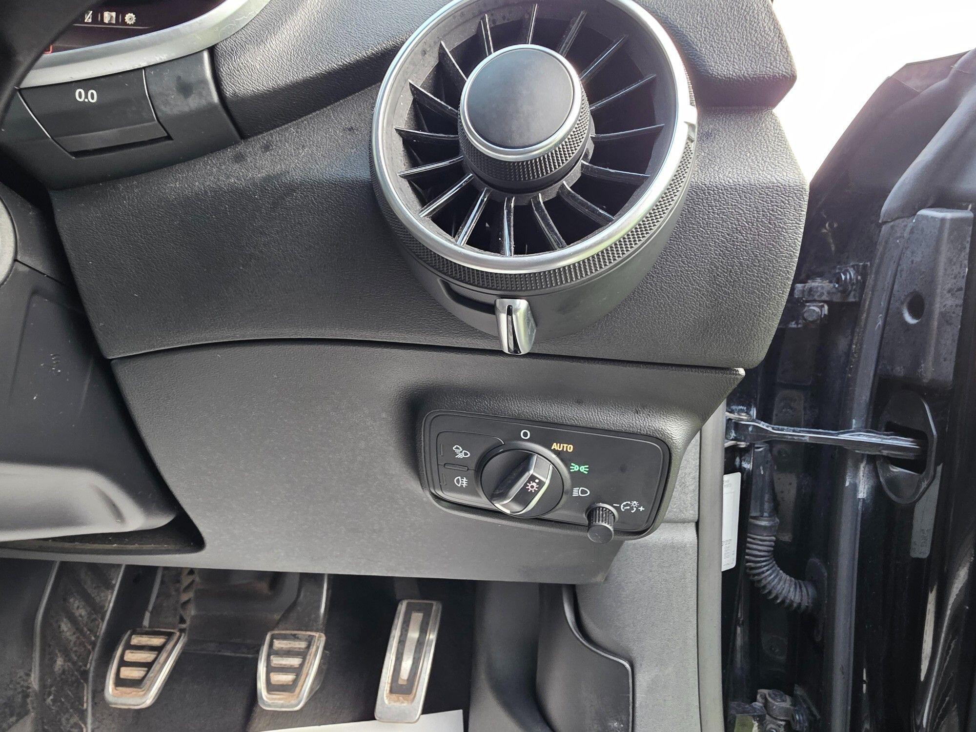 Audi TT view 30