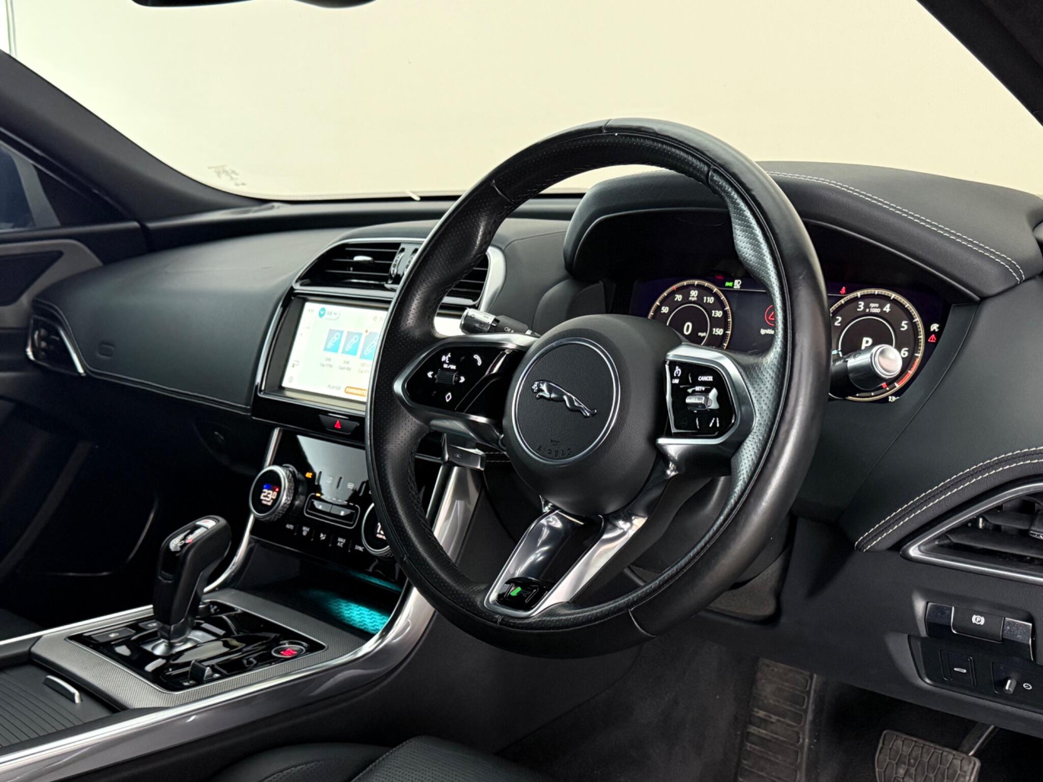 Jaguar Xe view 3