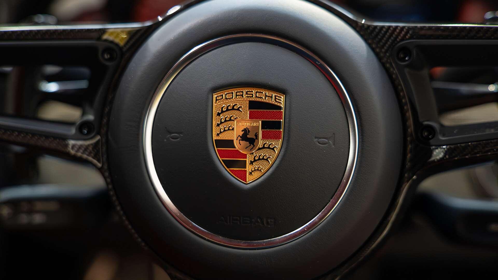 Porsche 911 view 16
