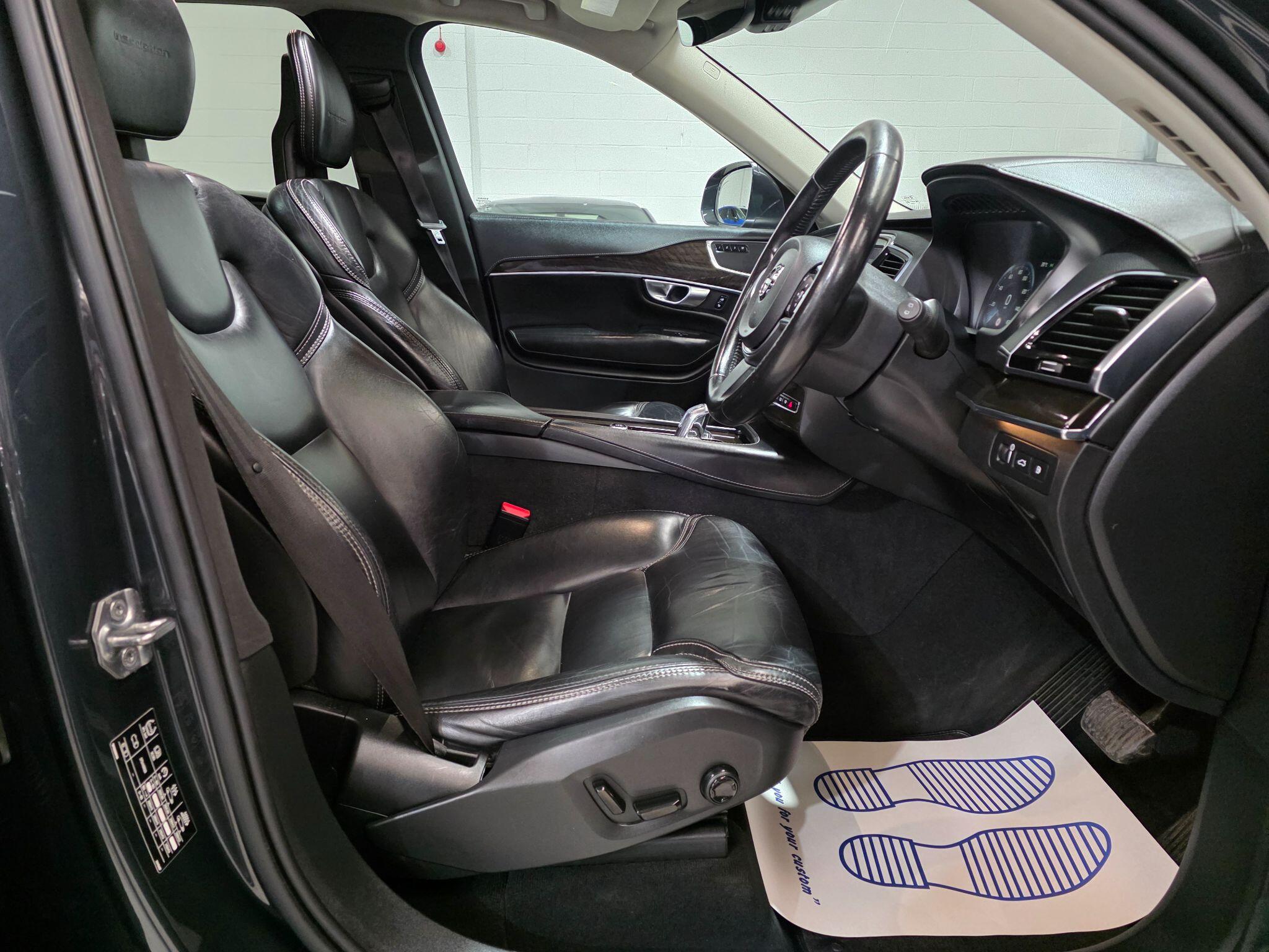 Volvo XC90 view 6
