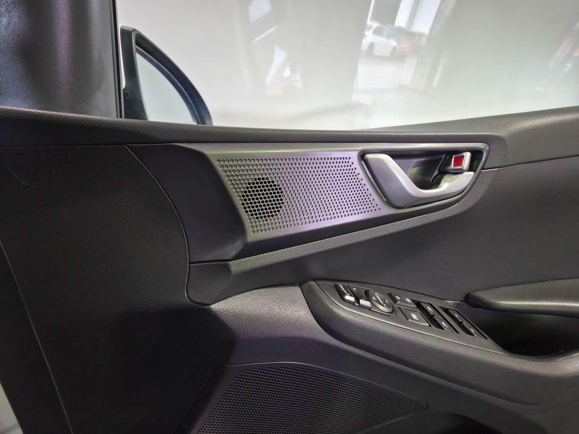Hyundai Ioniq view 24
