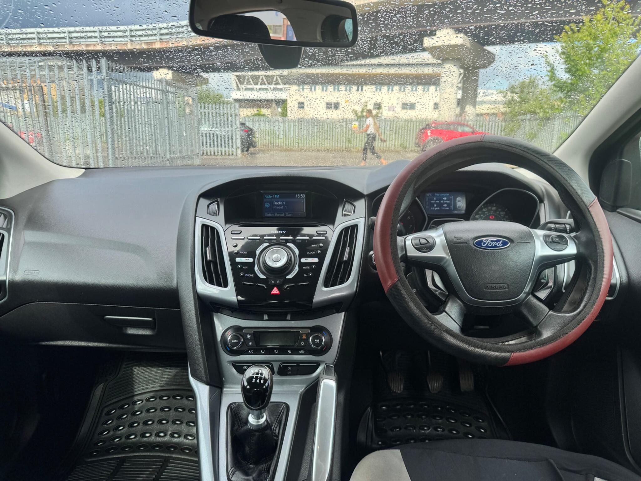 Ford Focus view 21