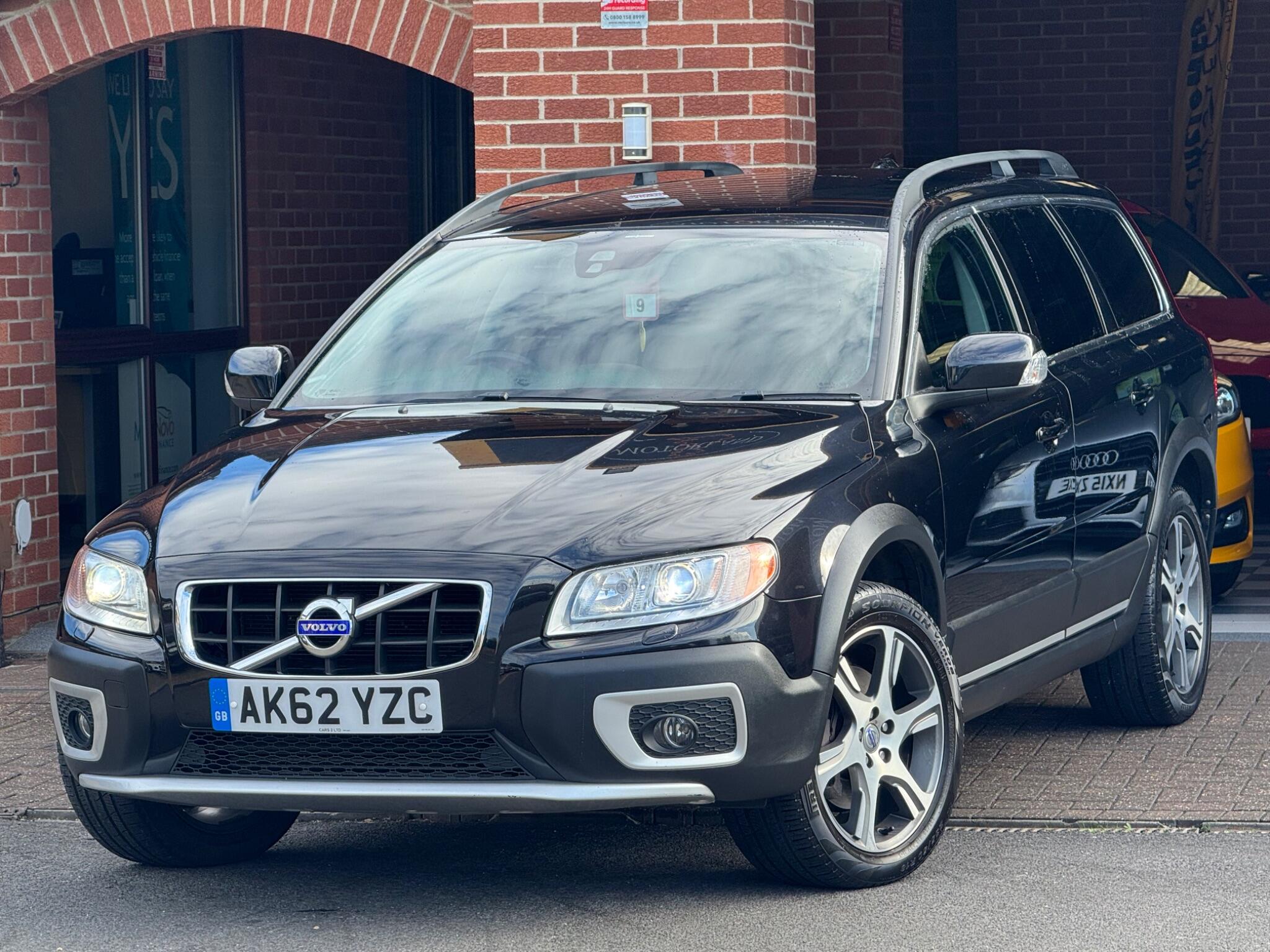 Volvo XC70 view 2