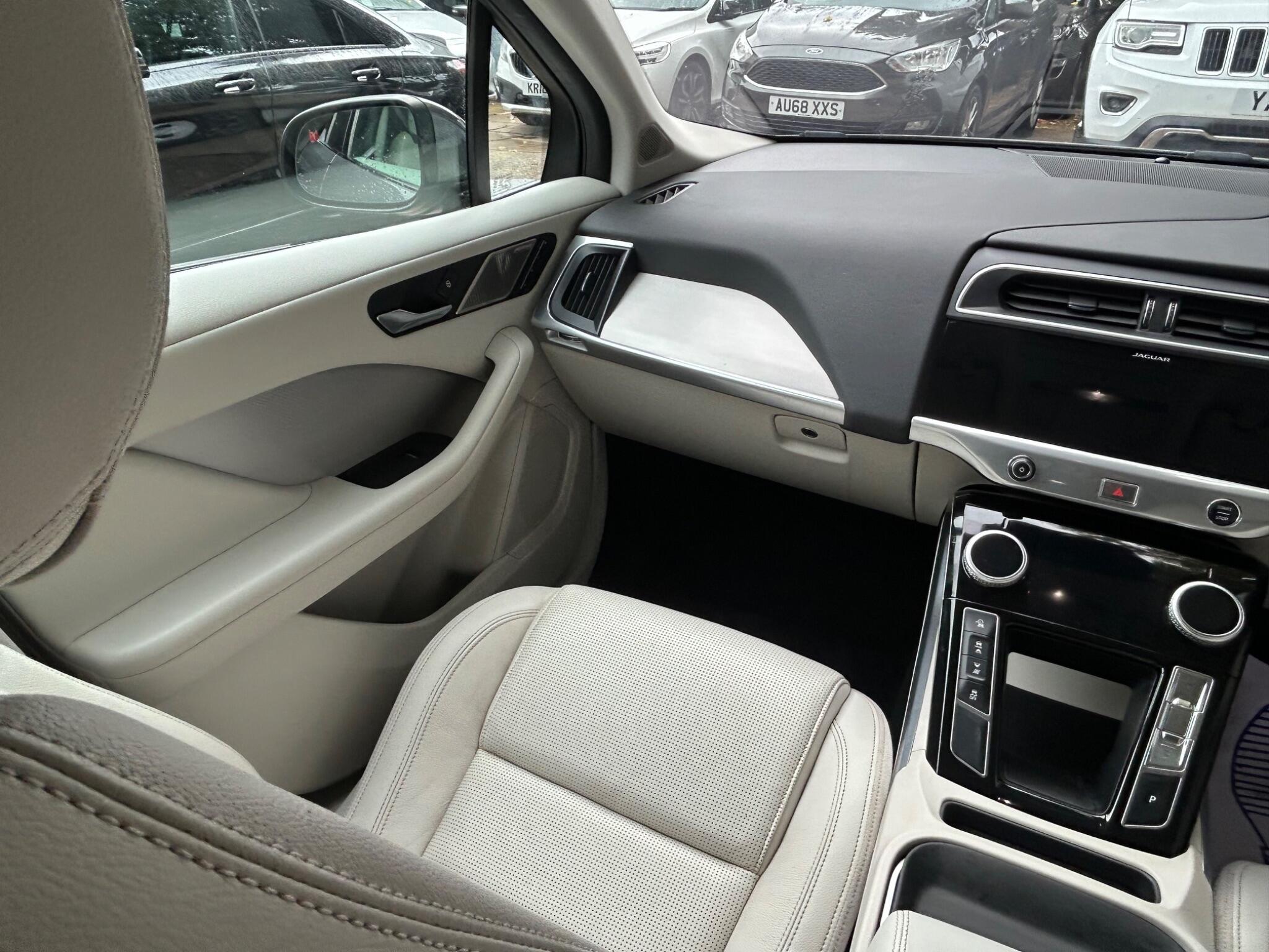 Jaguar I-Pace view 24