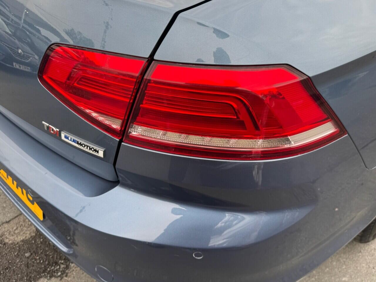Volkswagen Passat view 18