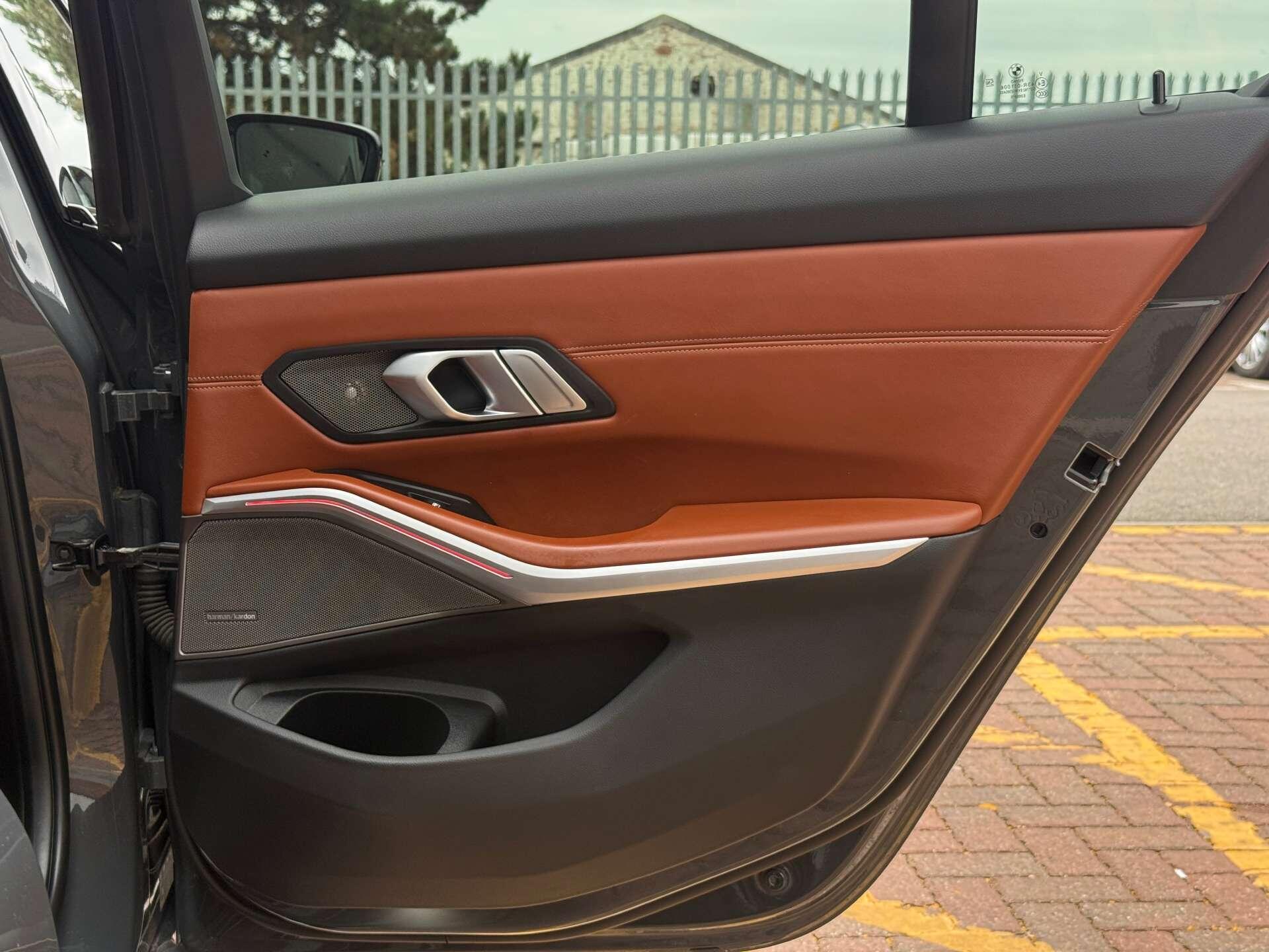 BMW 3 Series view 39