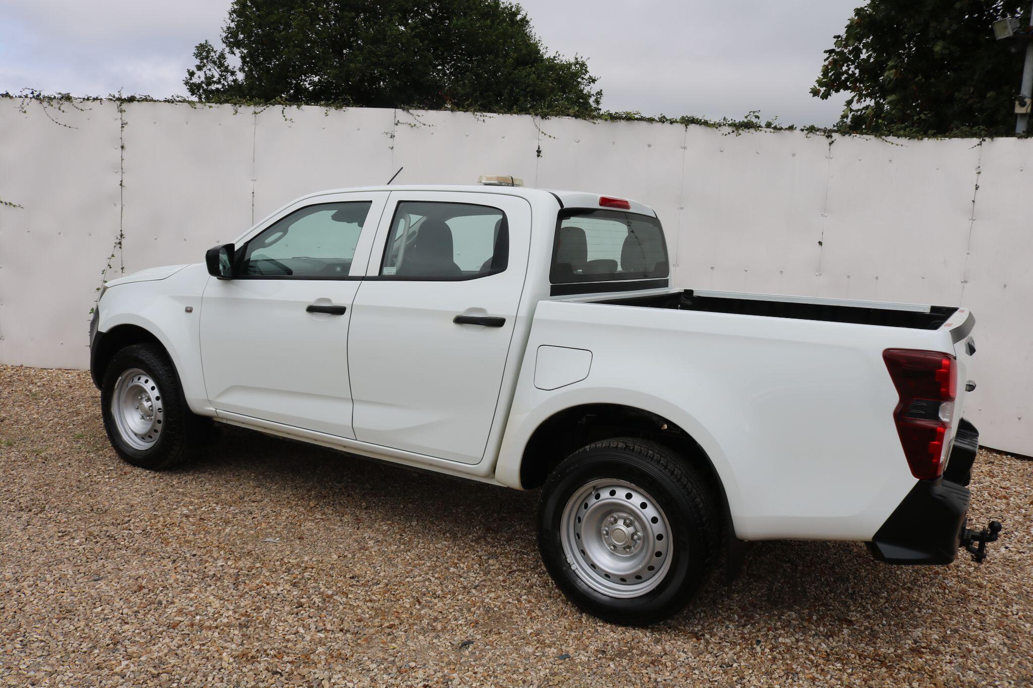 Isuzu D-Max view 4