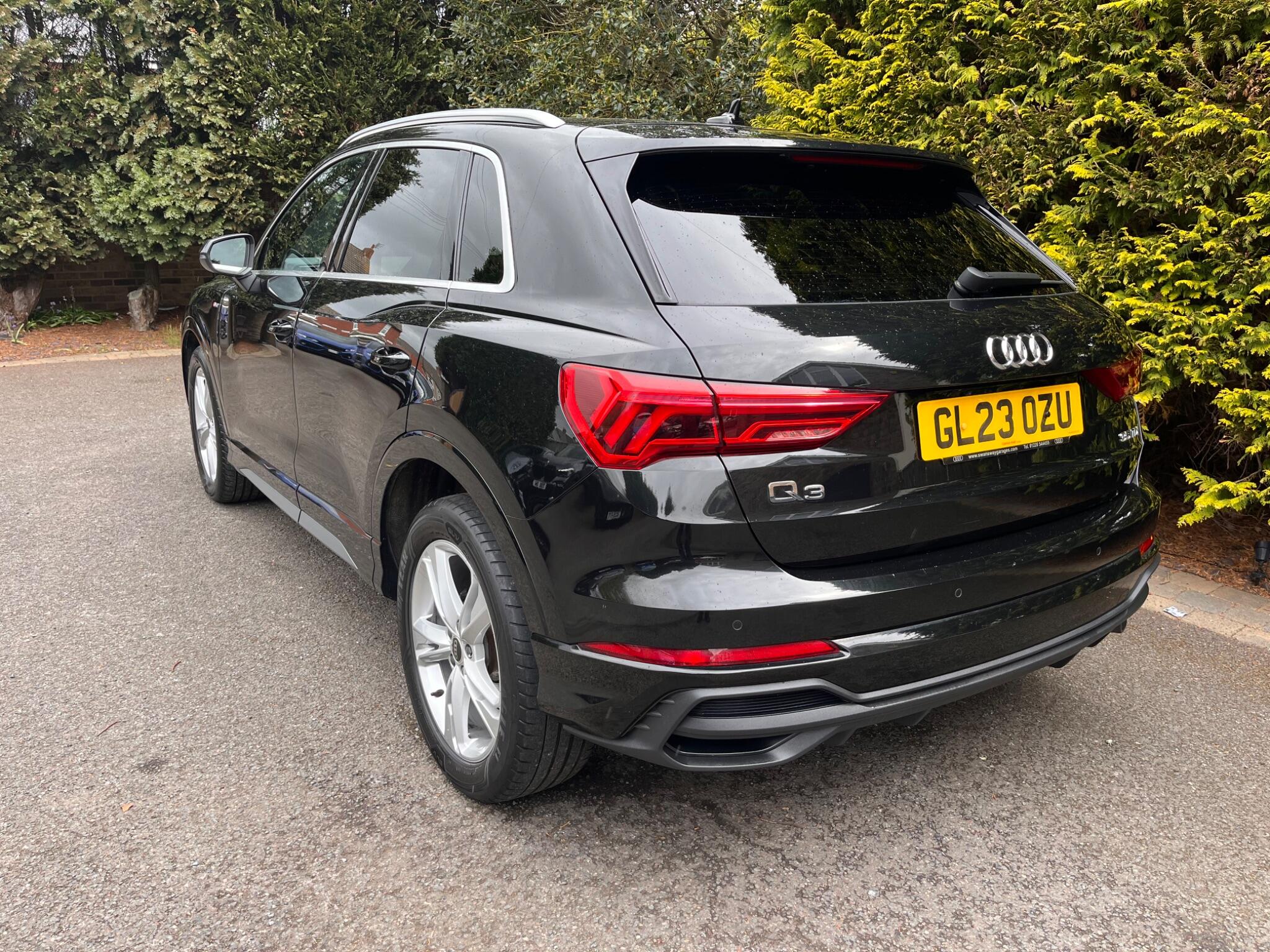 Audi Q3 view 13