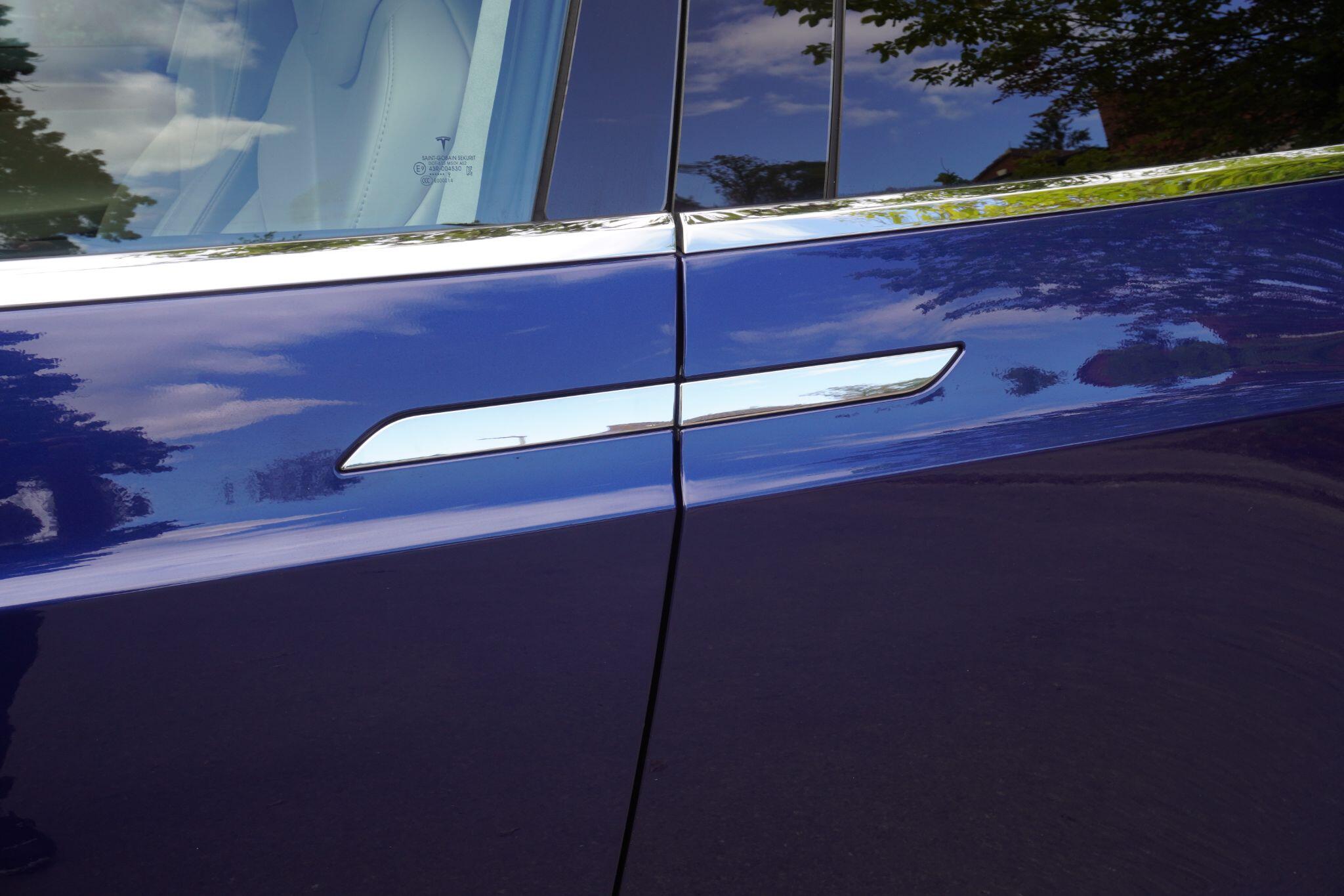 Tesla Model X view 75