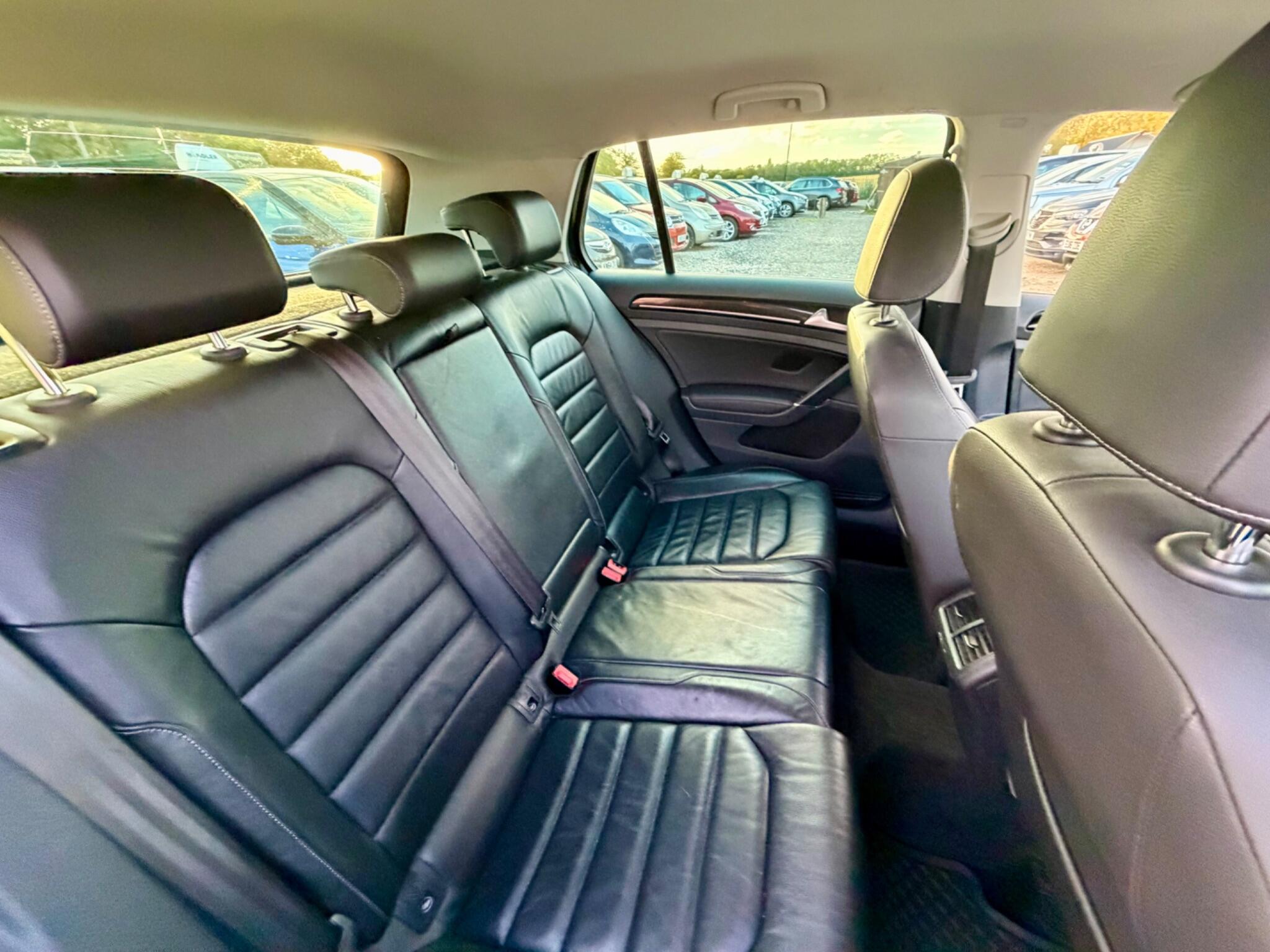 Volkswagen Golf view 30