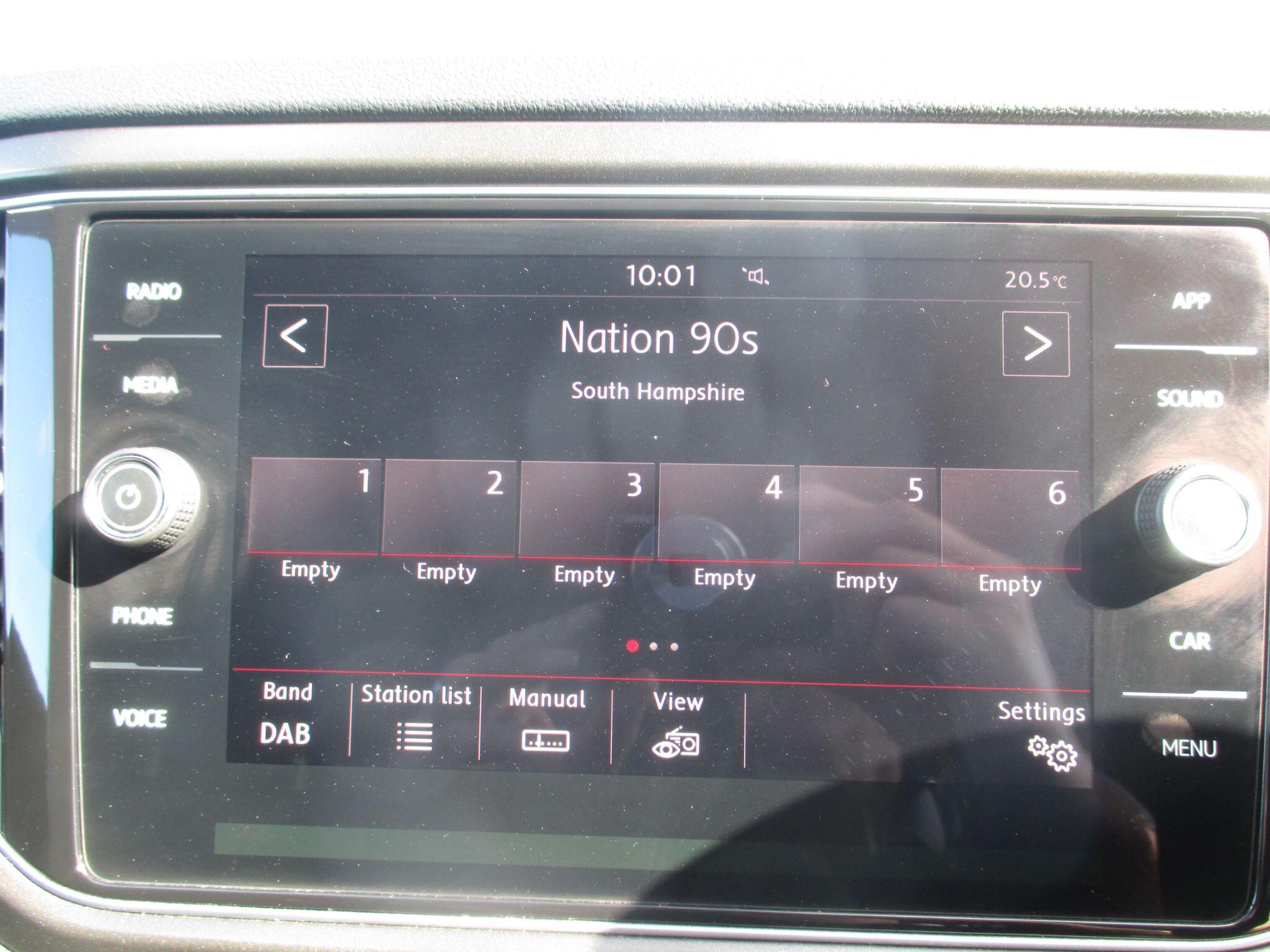 Volkswagen T-Roc view 35