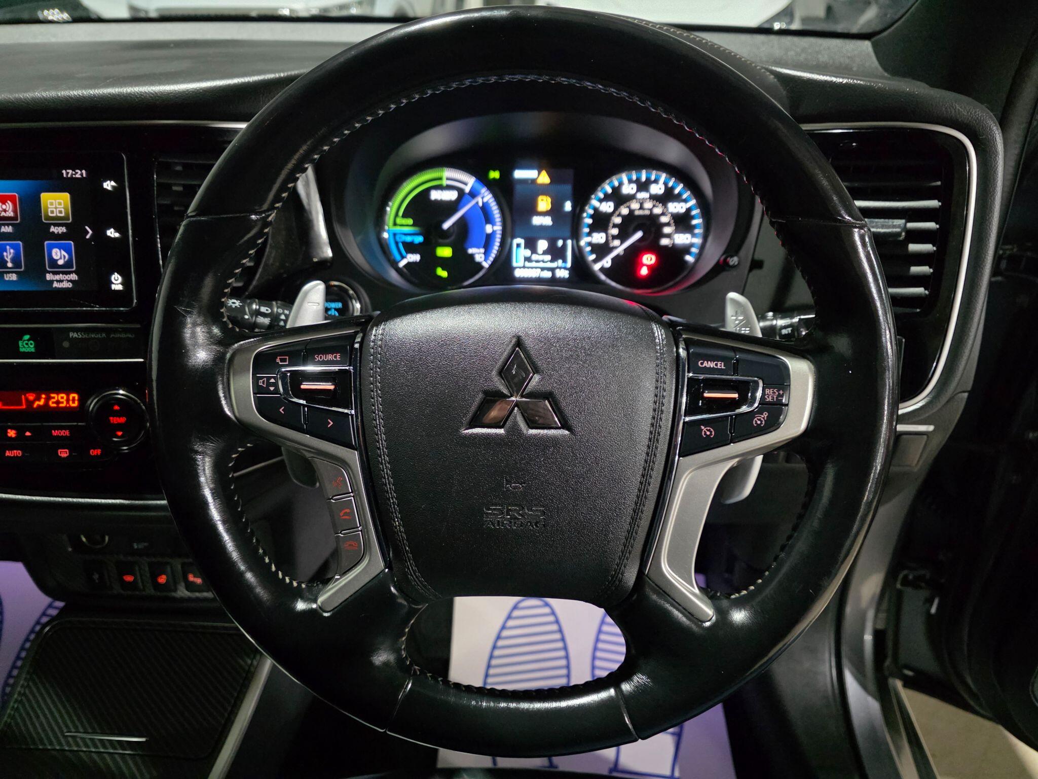 Mitsubishi Outlander view 16