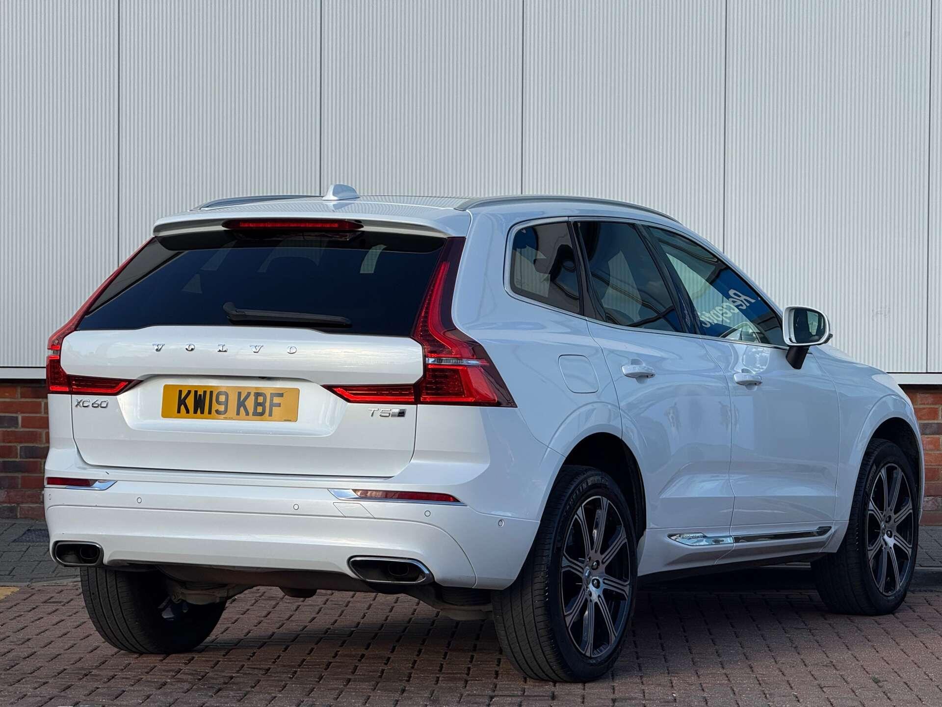 Volvo XC60 view 4