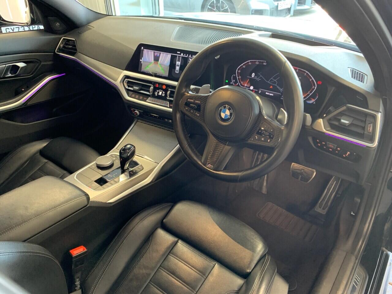BMW 3 Series view 22