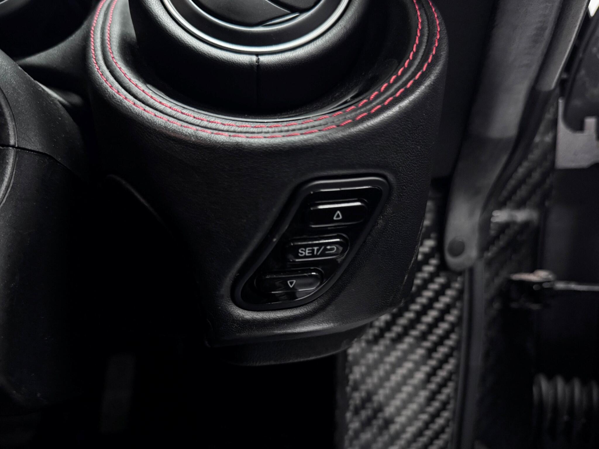 Alfa Romeo 4c view 9