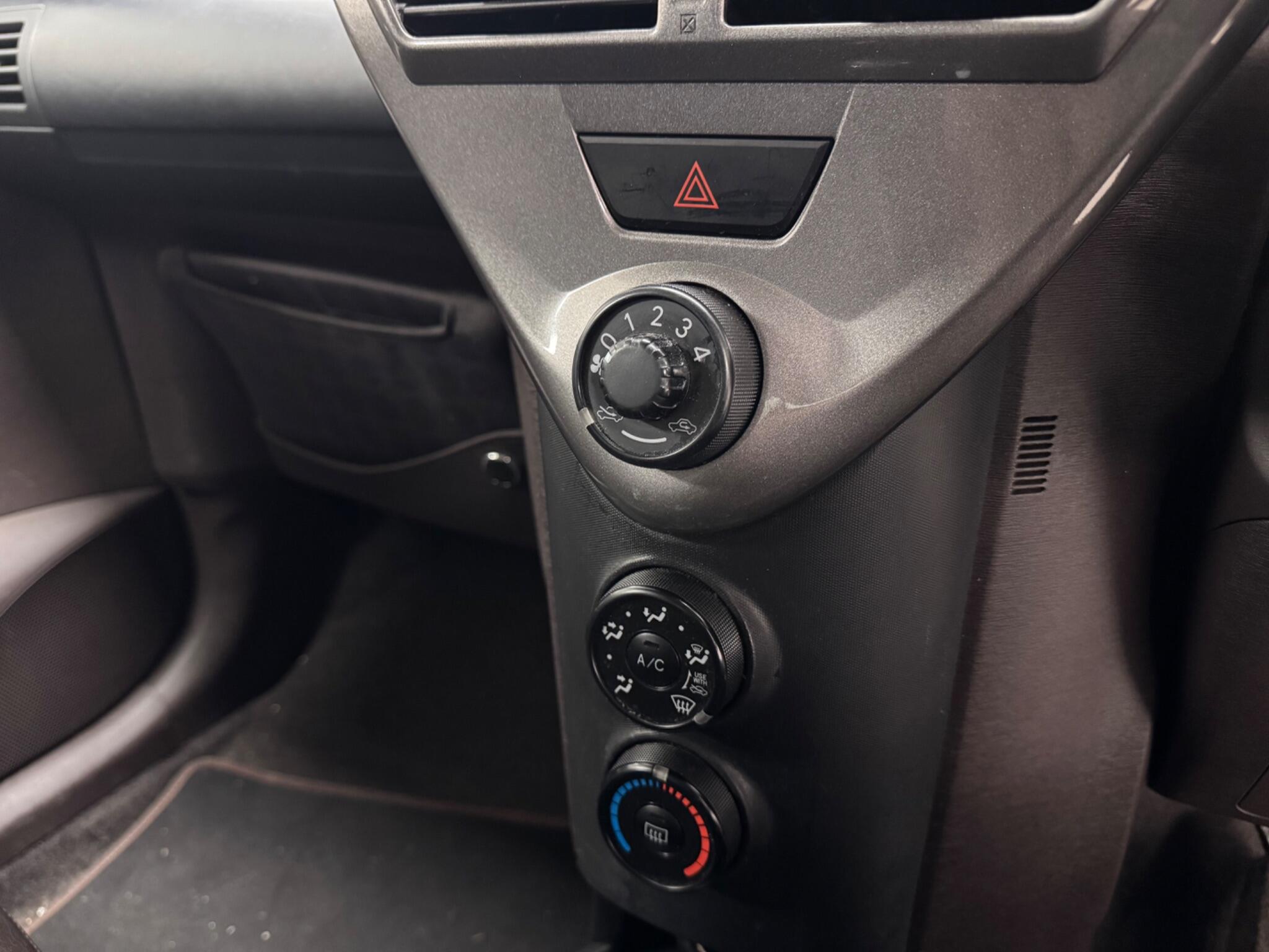 Toyota Iq view 8