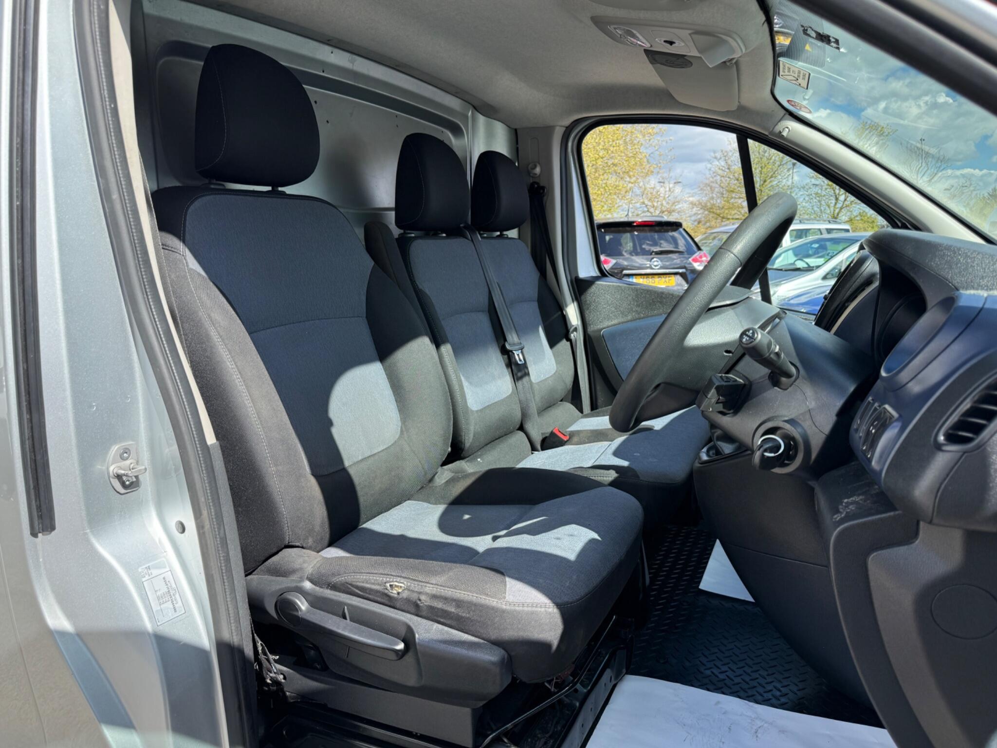 Vauxhall Vivaro - Image 46
