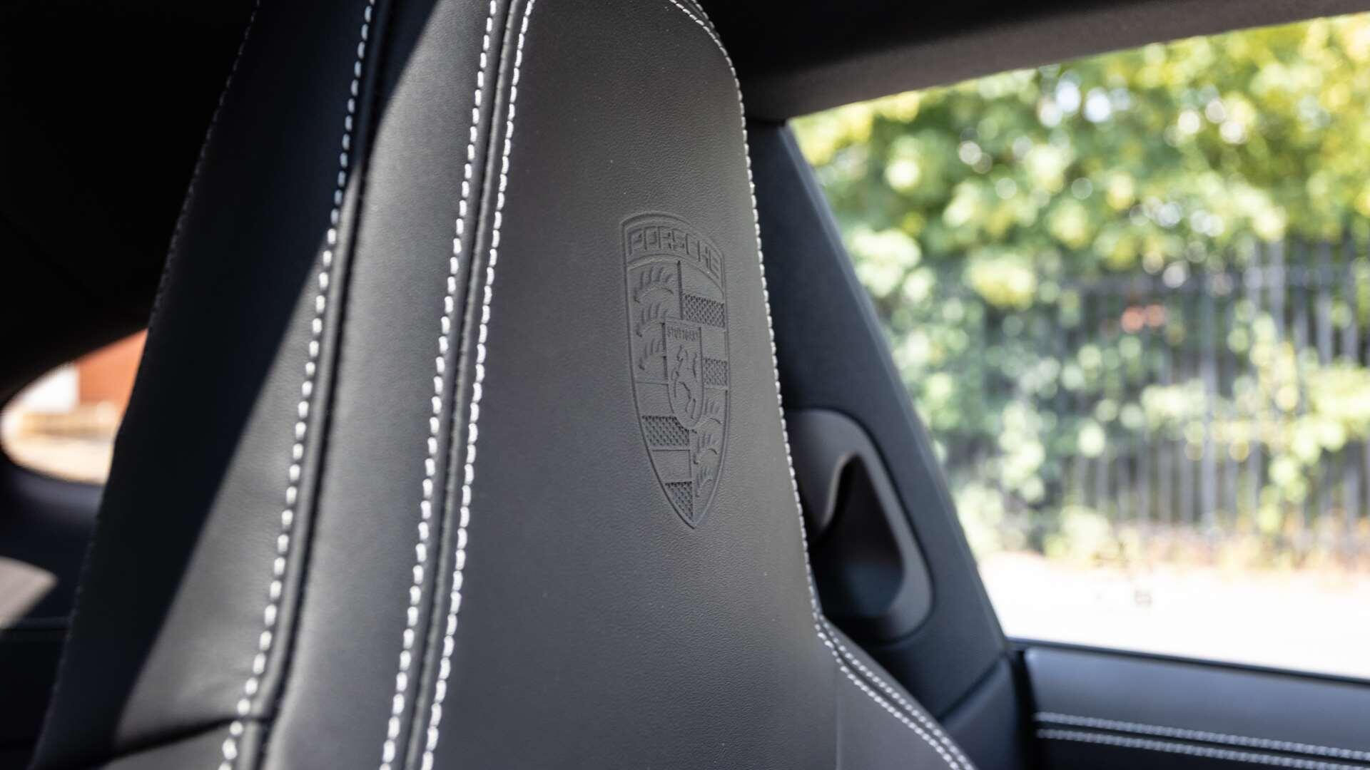 Porsche 911 view 16