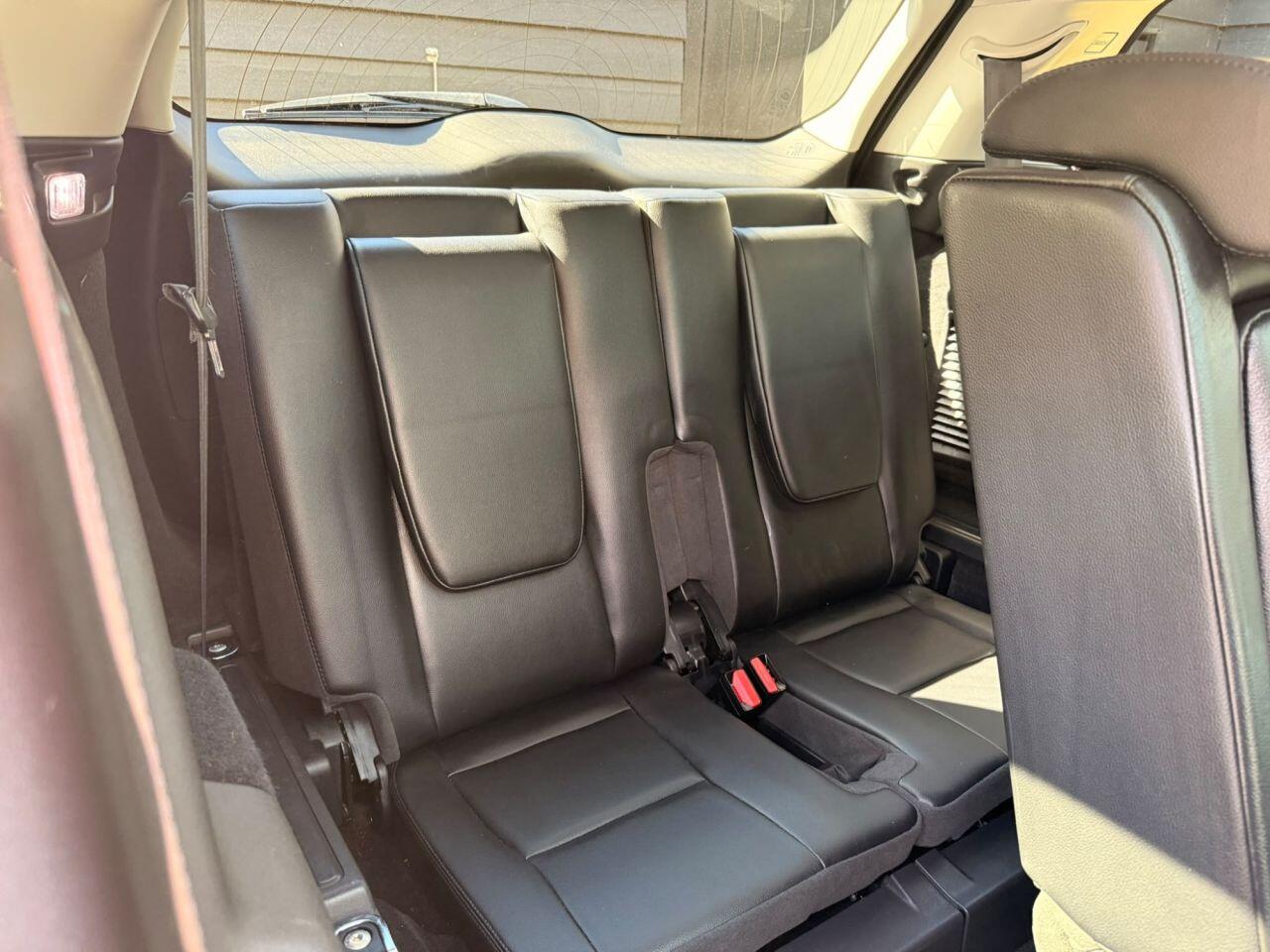 Land Rover Discovery Sport view 18
