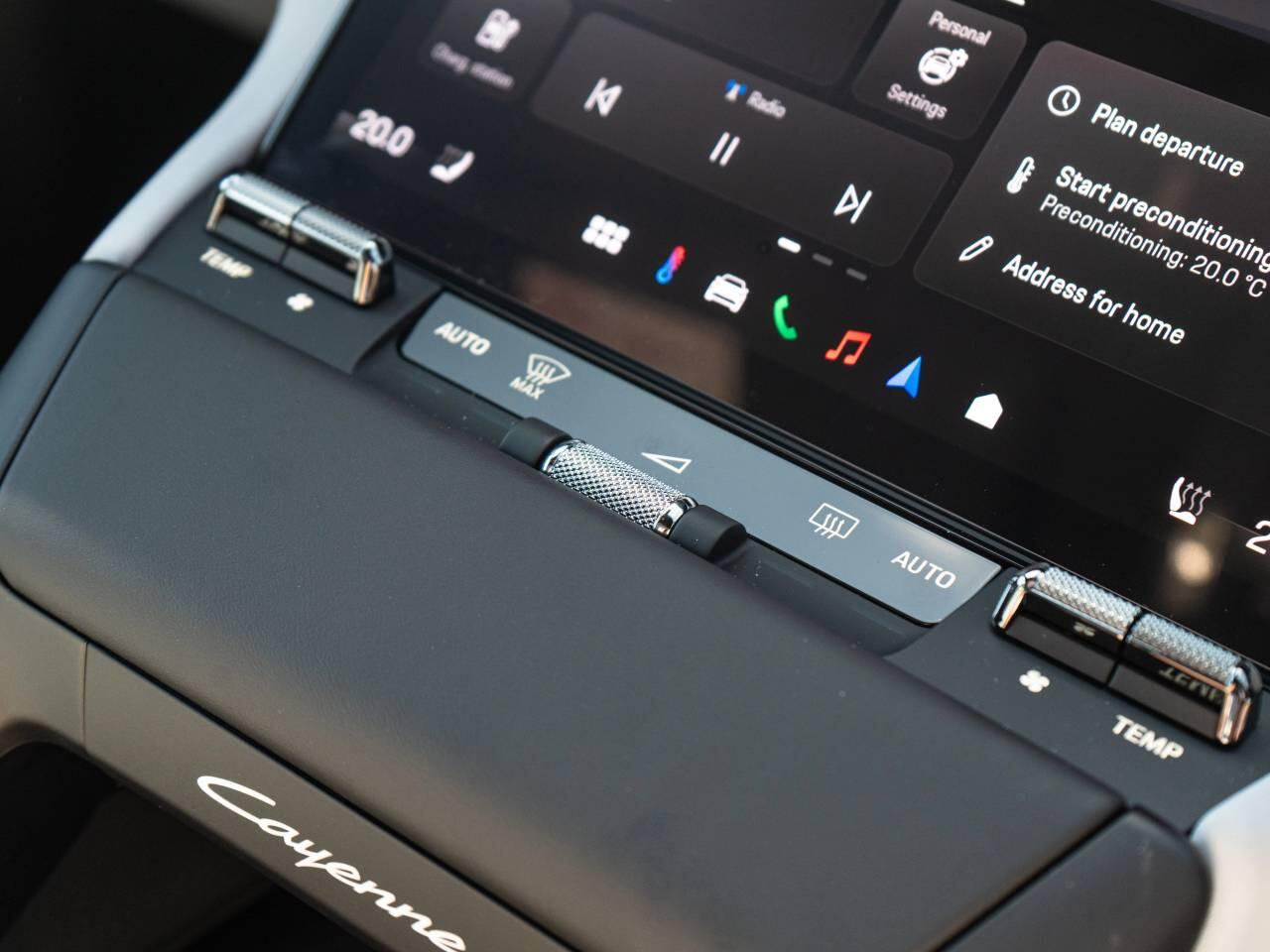 Porsche Cayenne view 36