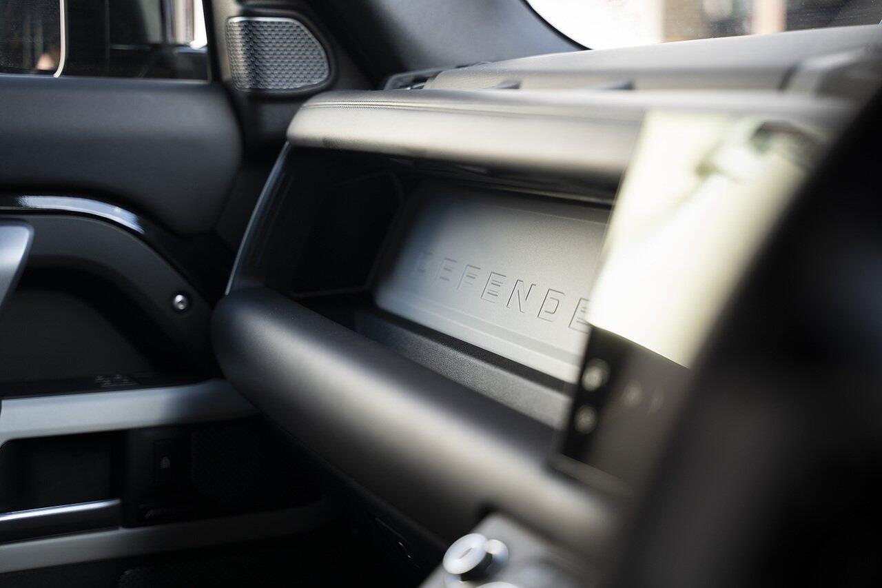 Land Rover Defender view 15